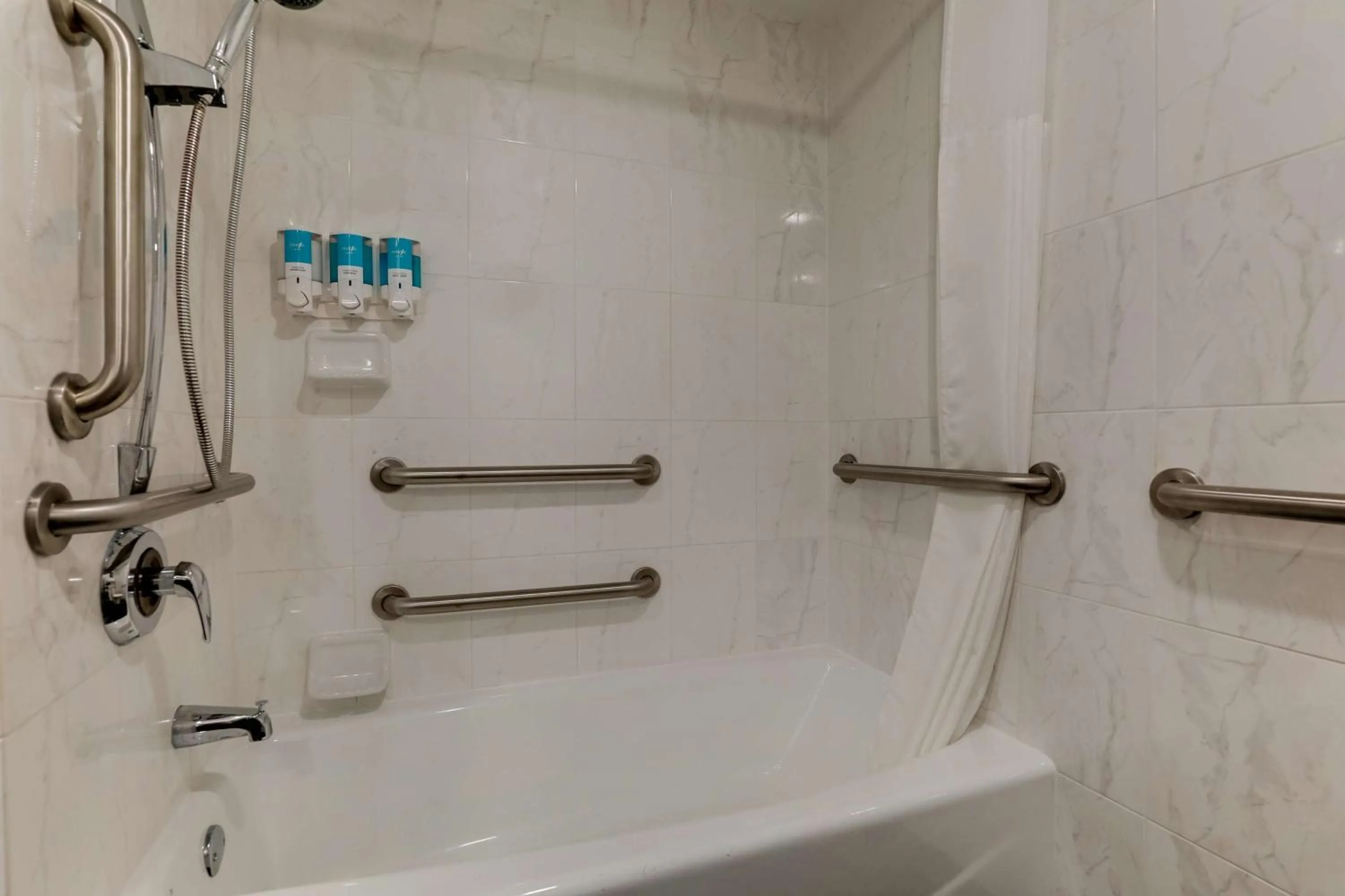 Bathroom in Drury Inn & Suites Columbus Dublin