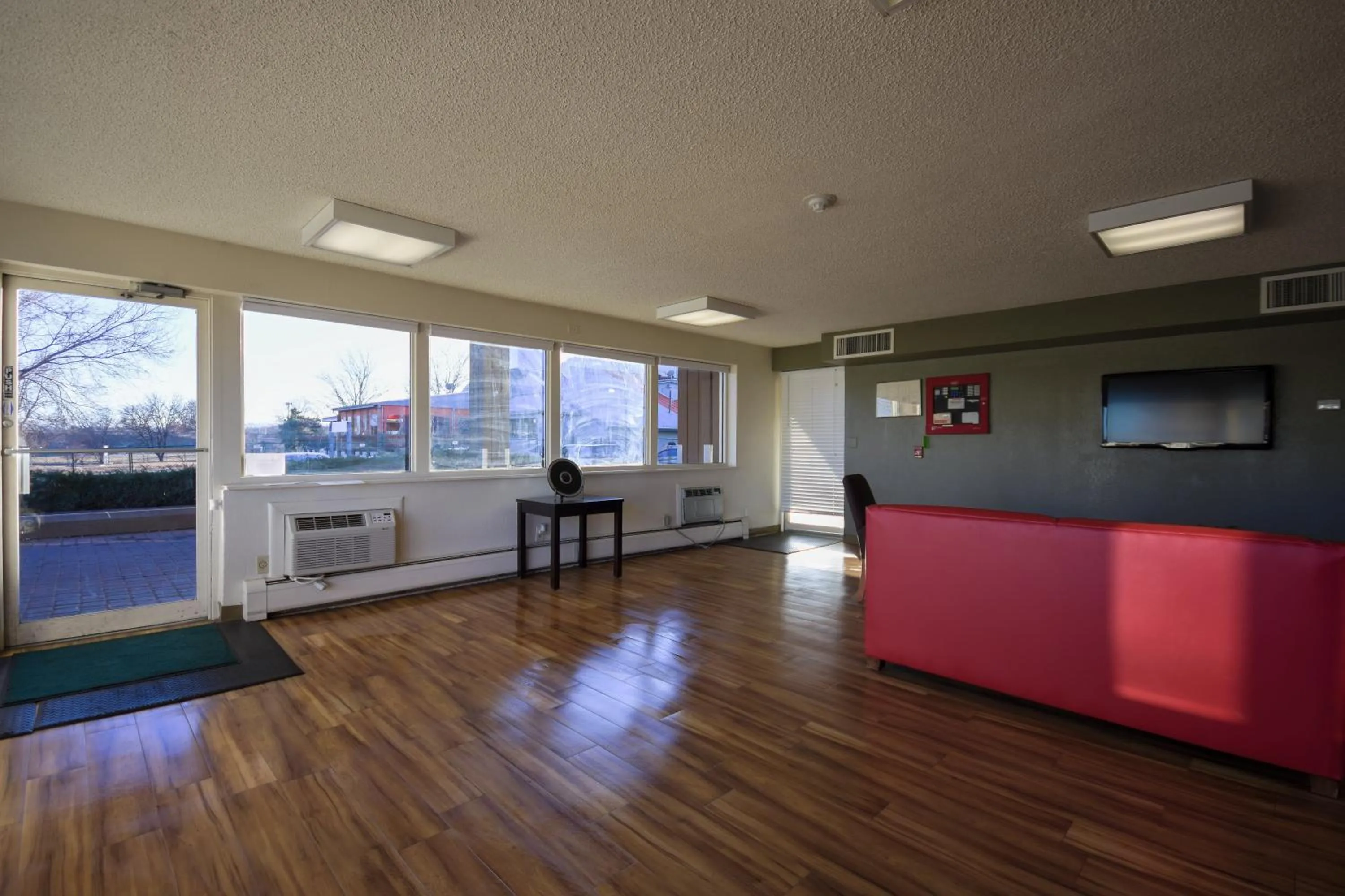 Lobby or reception in HomeTowne Studios by Red Roof Denver - Lakewood West