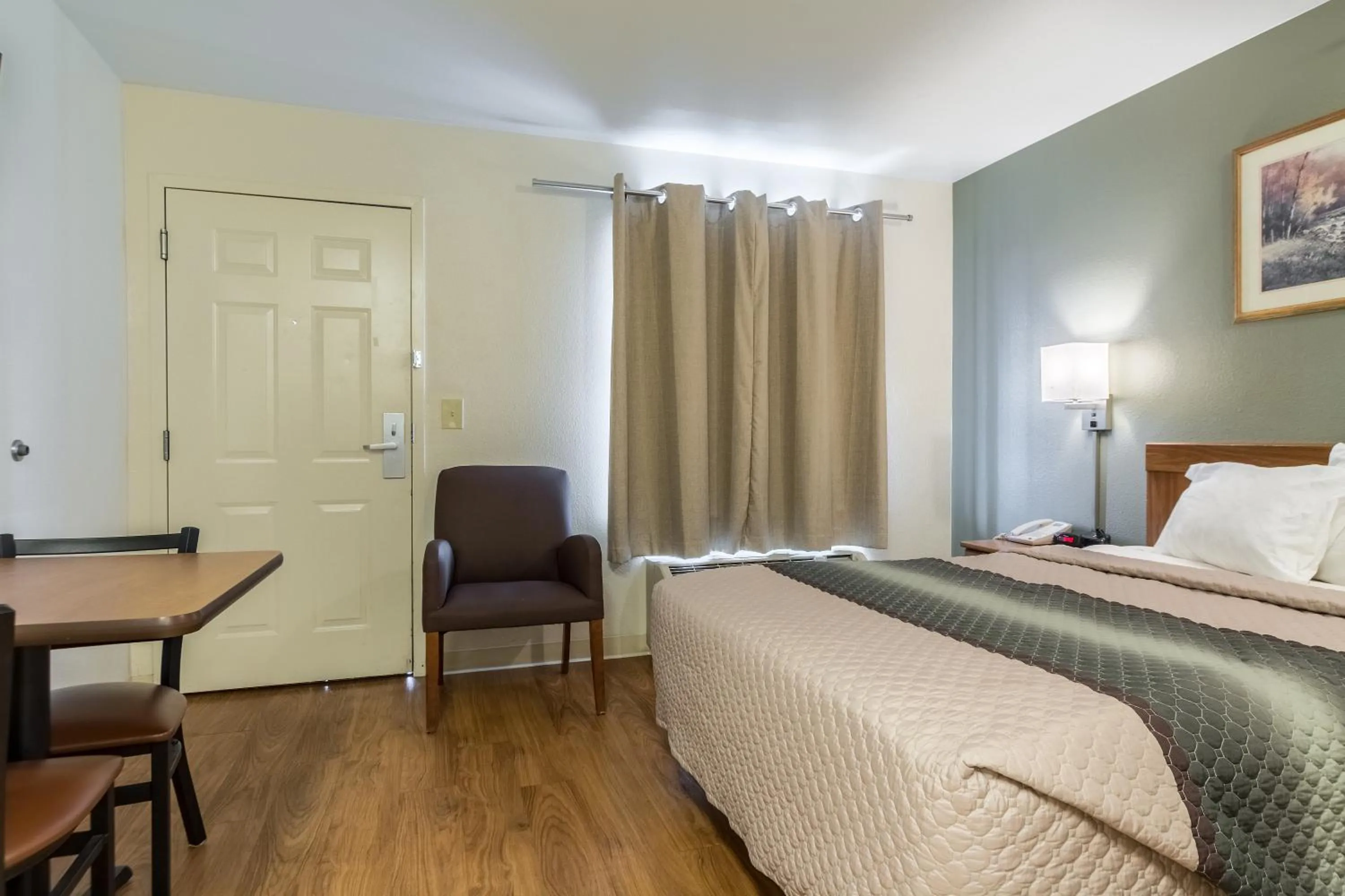 Photo of the whole room, Bed in HomeTowne Studios by Red Roof Denver - Lakewood West