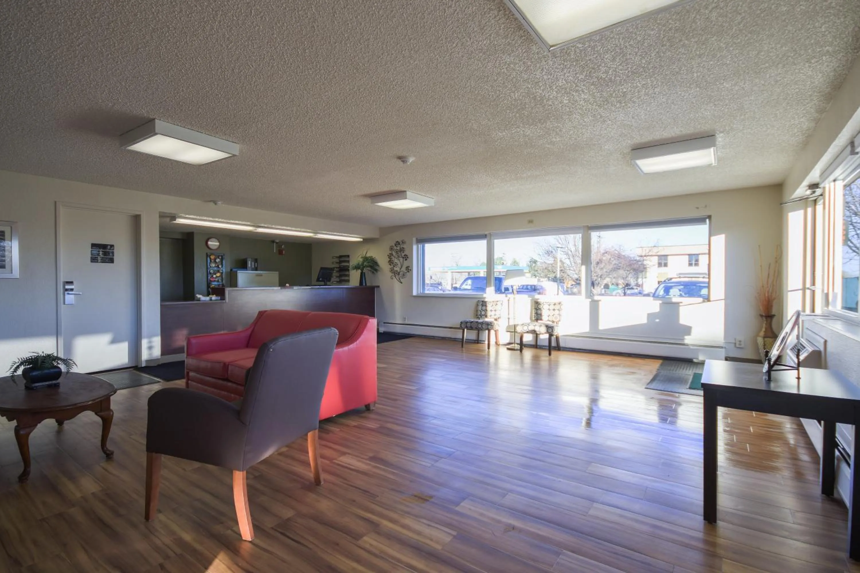 Lobby or reception in HomeTowne Studios by Red Roof Denver - Lakewood West