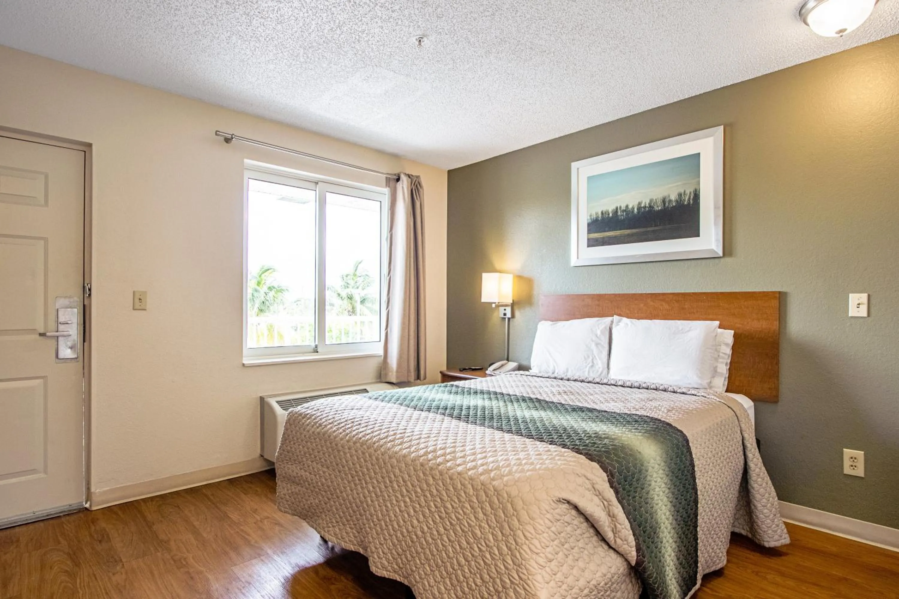 Photo of the whole room, Bed in HomeTowne Studios by Red Roof Denver - Lakewood West