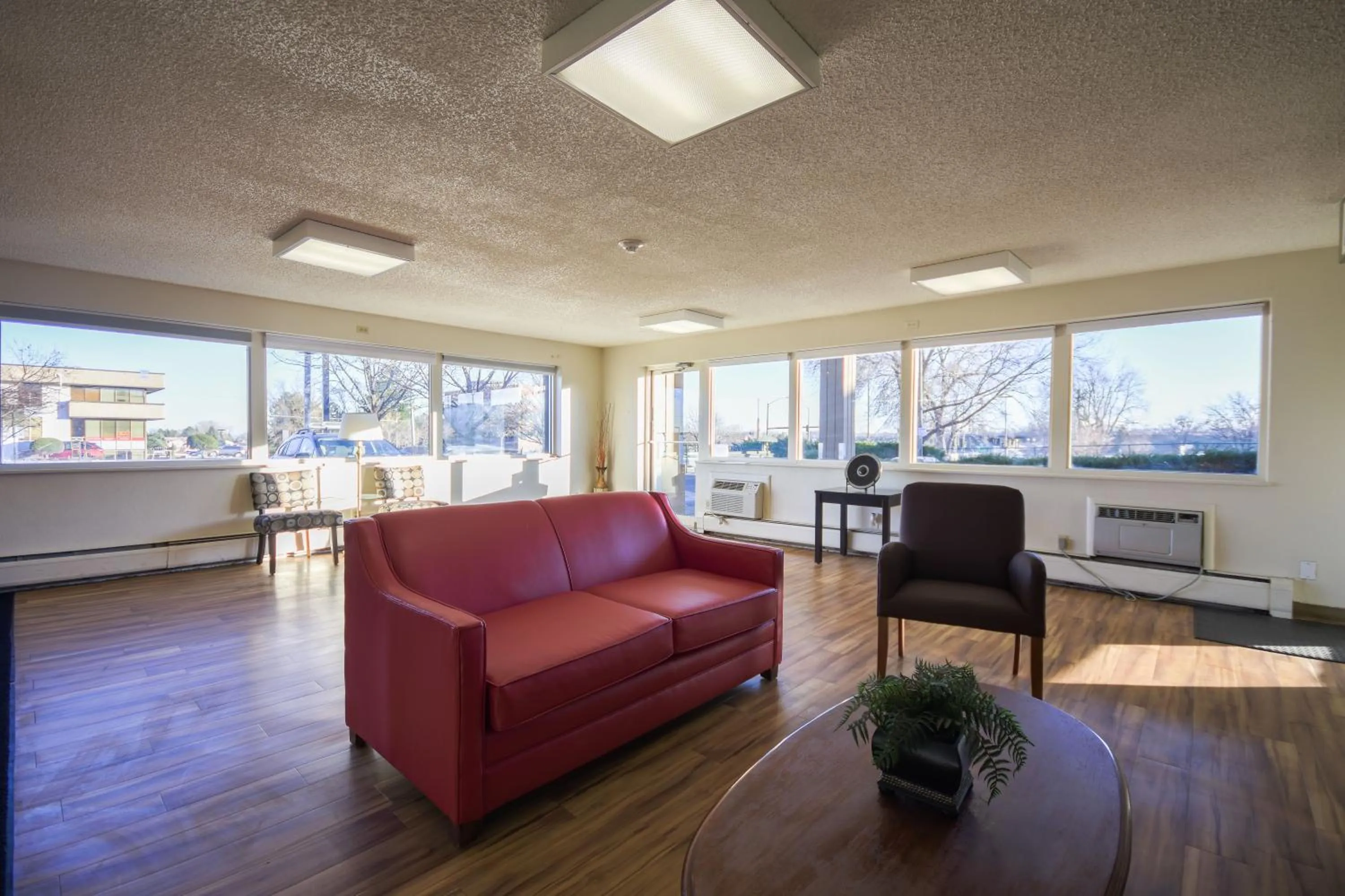 Lobby or reception in HomeTowne Studios by Red Roof Denver - Lakewood West