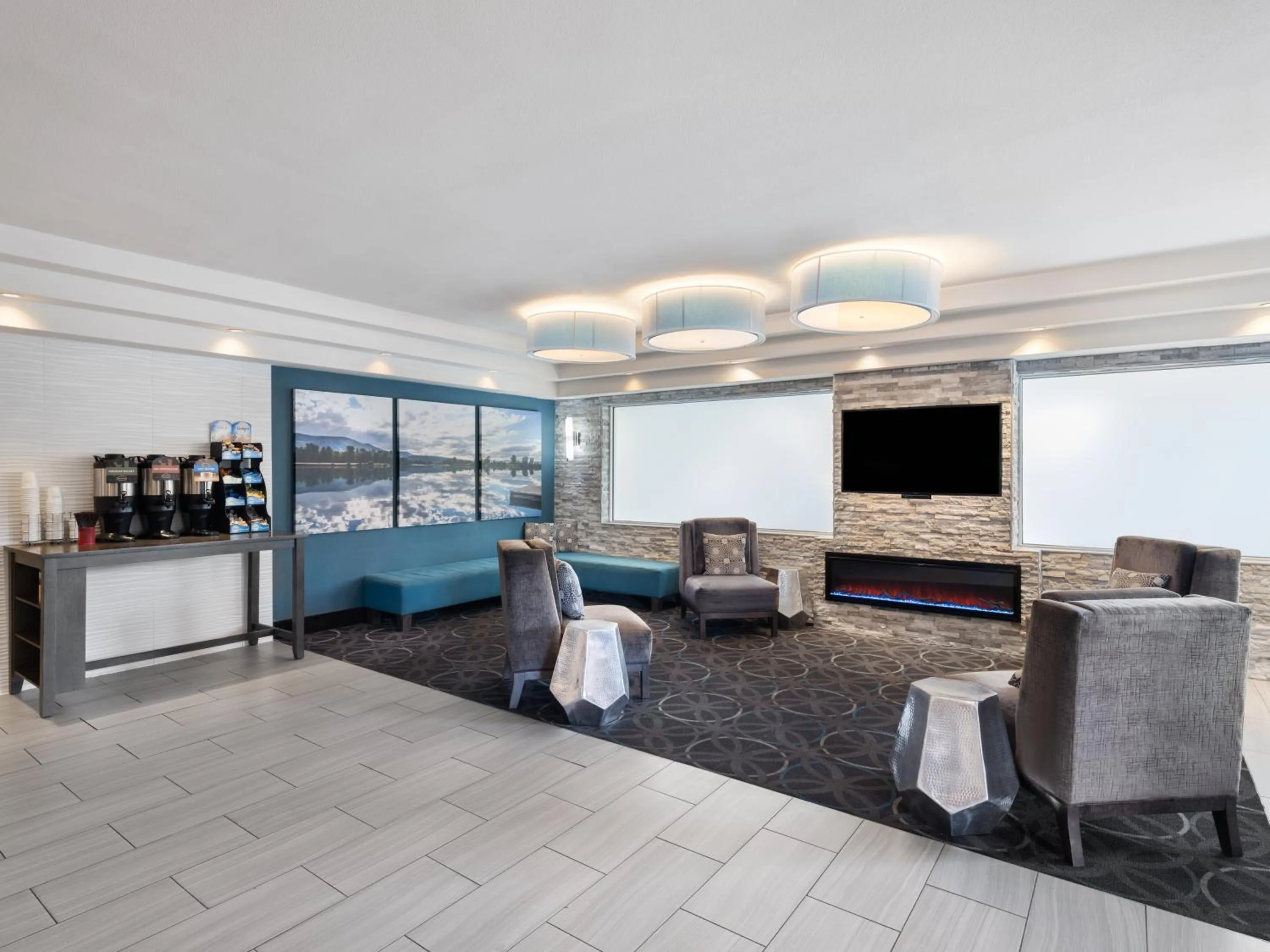 Seating area, Bed in La Quinta by Wyndham Pocatello