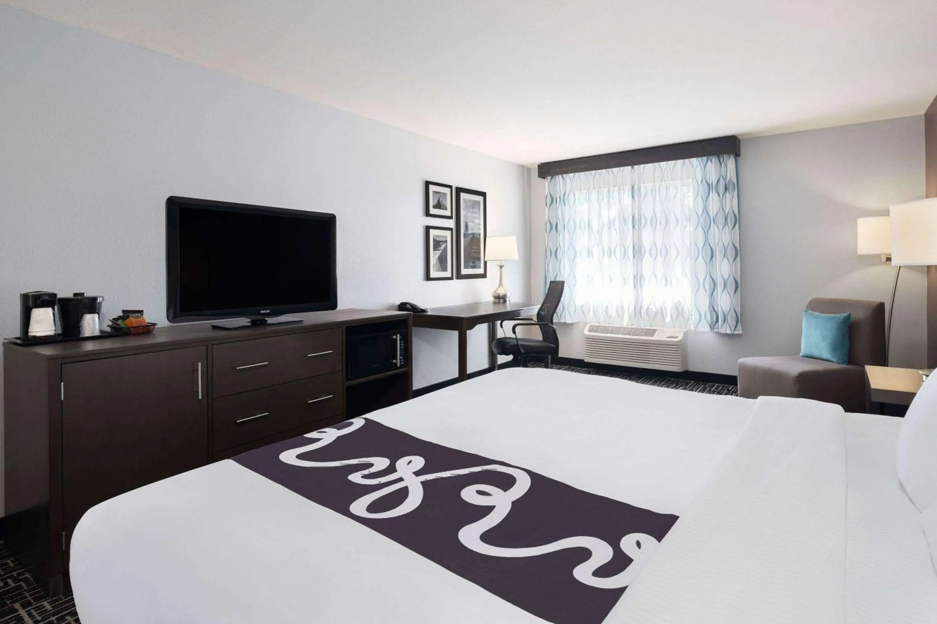 Photo of the whole room, Bed in La Quinta by Wyndham Pocatello