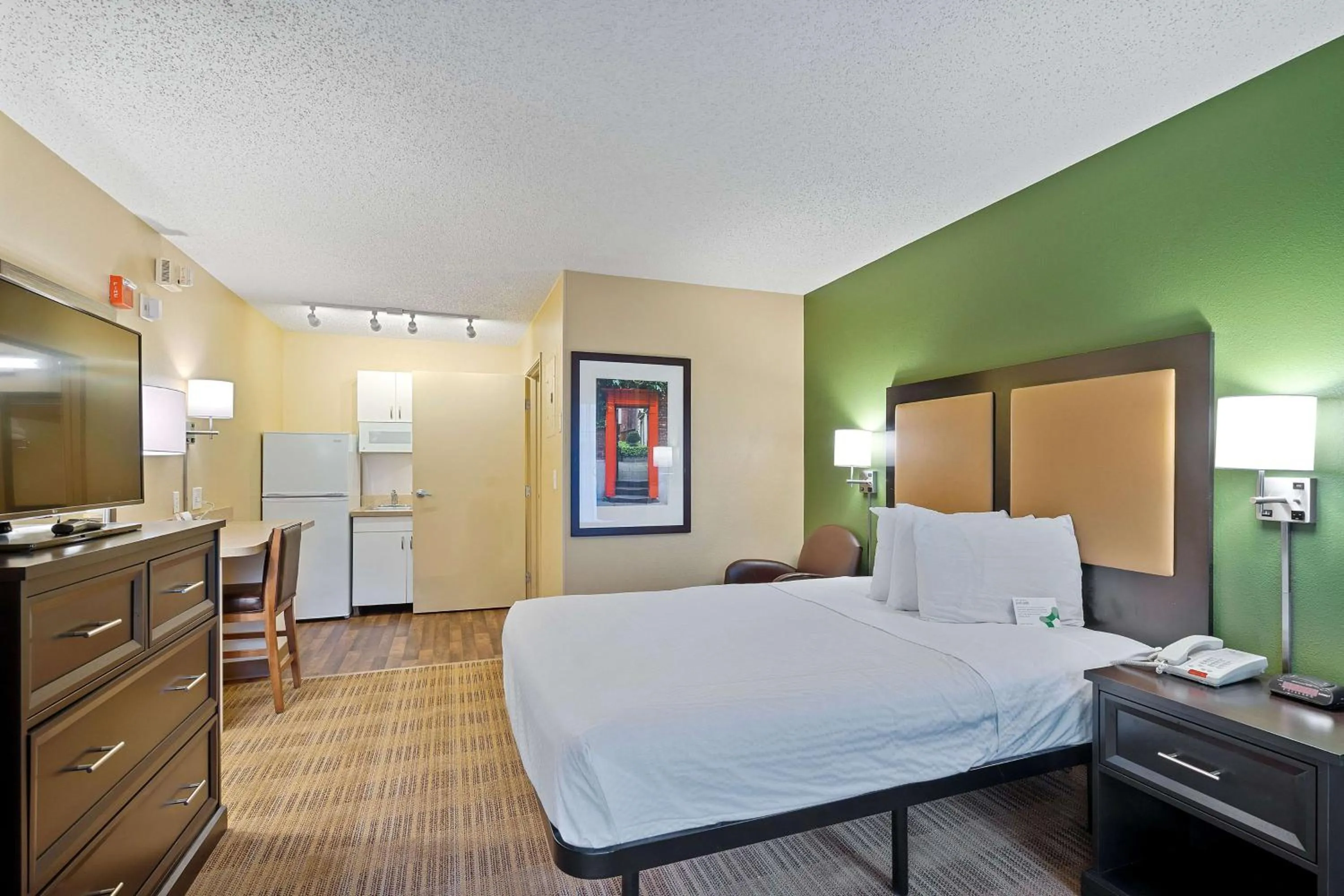 Bedroom, Bed in Extended Stay America Suites - Washington, DC - Reston