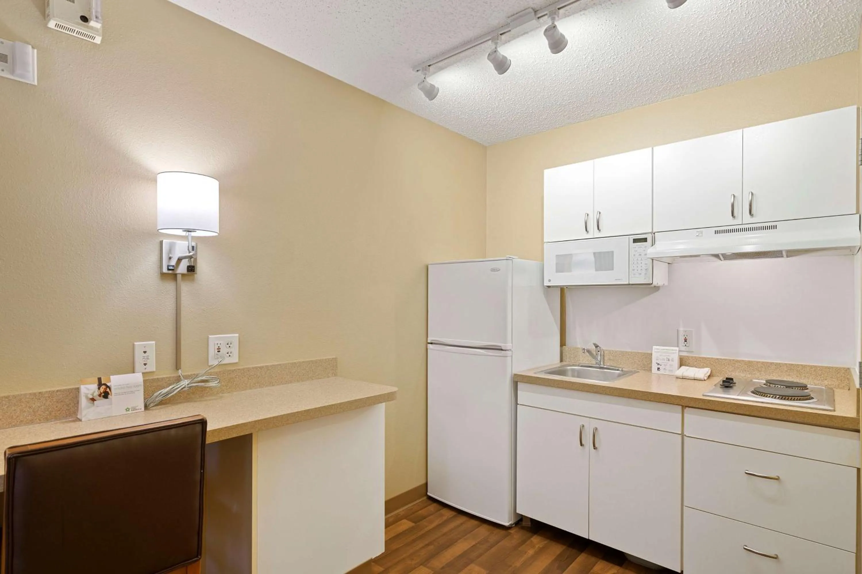 Kitchen or kitchenette in Extended Stay America Suites - Washington, DC - Reston
