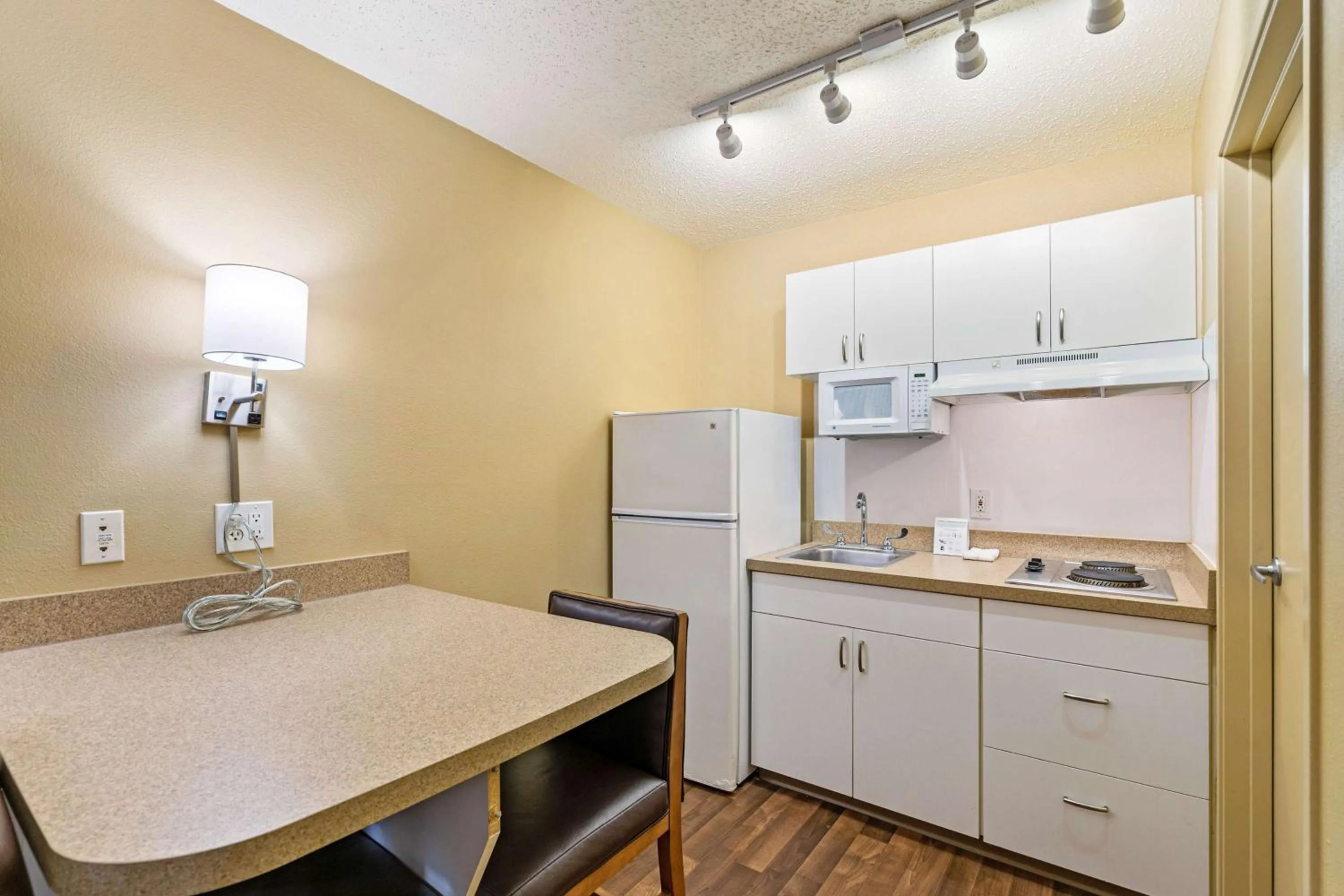 Kitchen or kitchenette in Extended Stay America Suites - Washington, DC - Reston