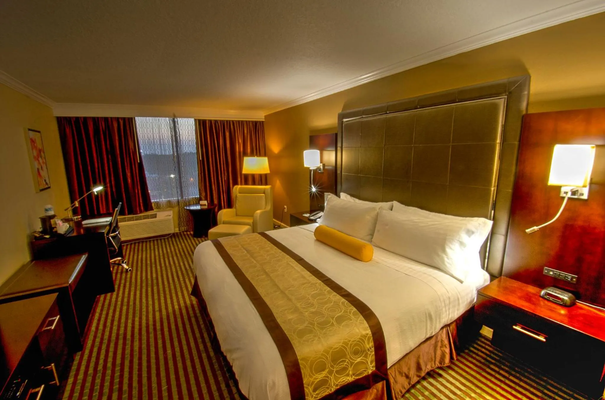 Photo of the whole room, Bed in Holiday Inn Orlando East-UCF Area by IHG