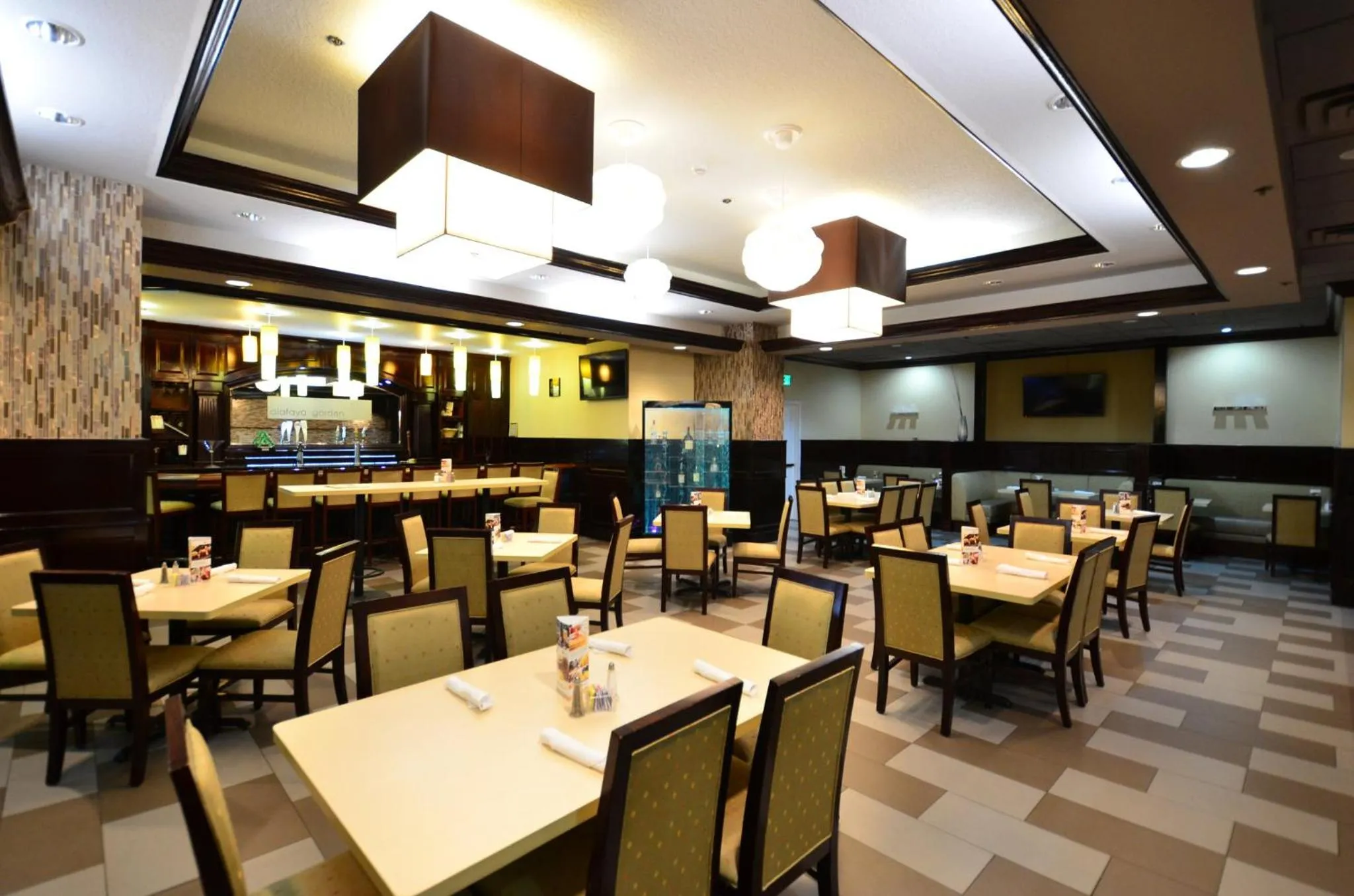 Restaurant/places to eat in Holiday Inn Orlando East-UCF Area by IHG