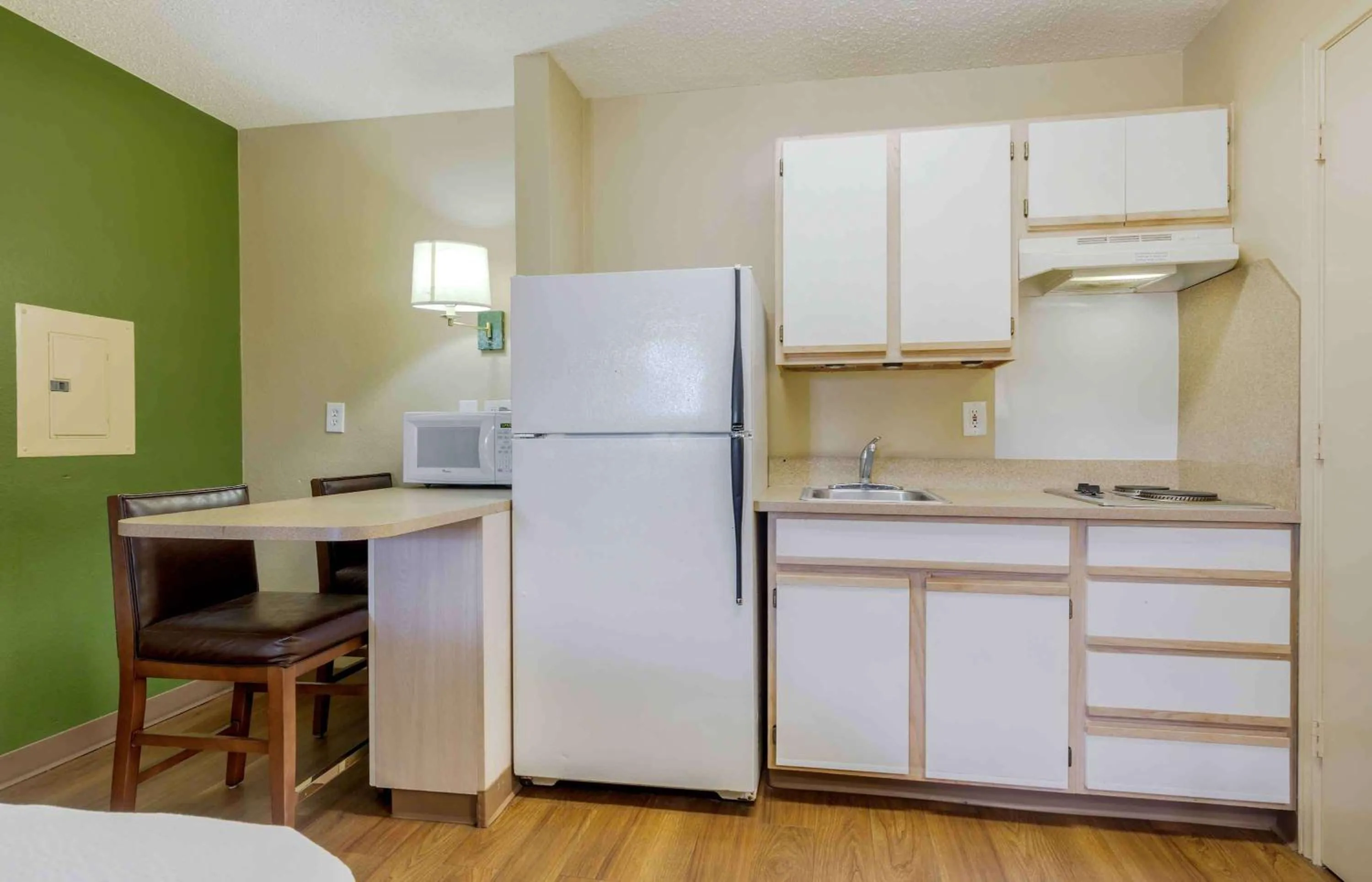 Kitchen or kitchenette in Extended Stay America Suites - Dallas - Las Colinas - Carnaby St