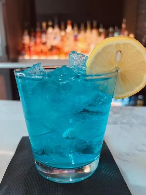 Lounge or bar in Delta Hotels by Marriott Midwest City at the Reed Conference Center