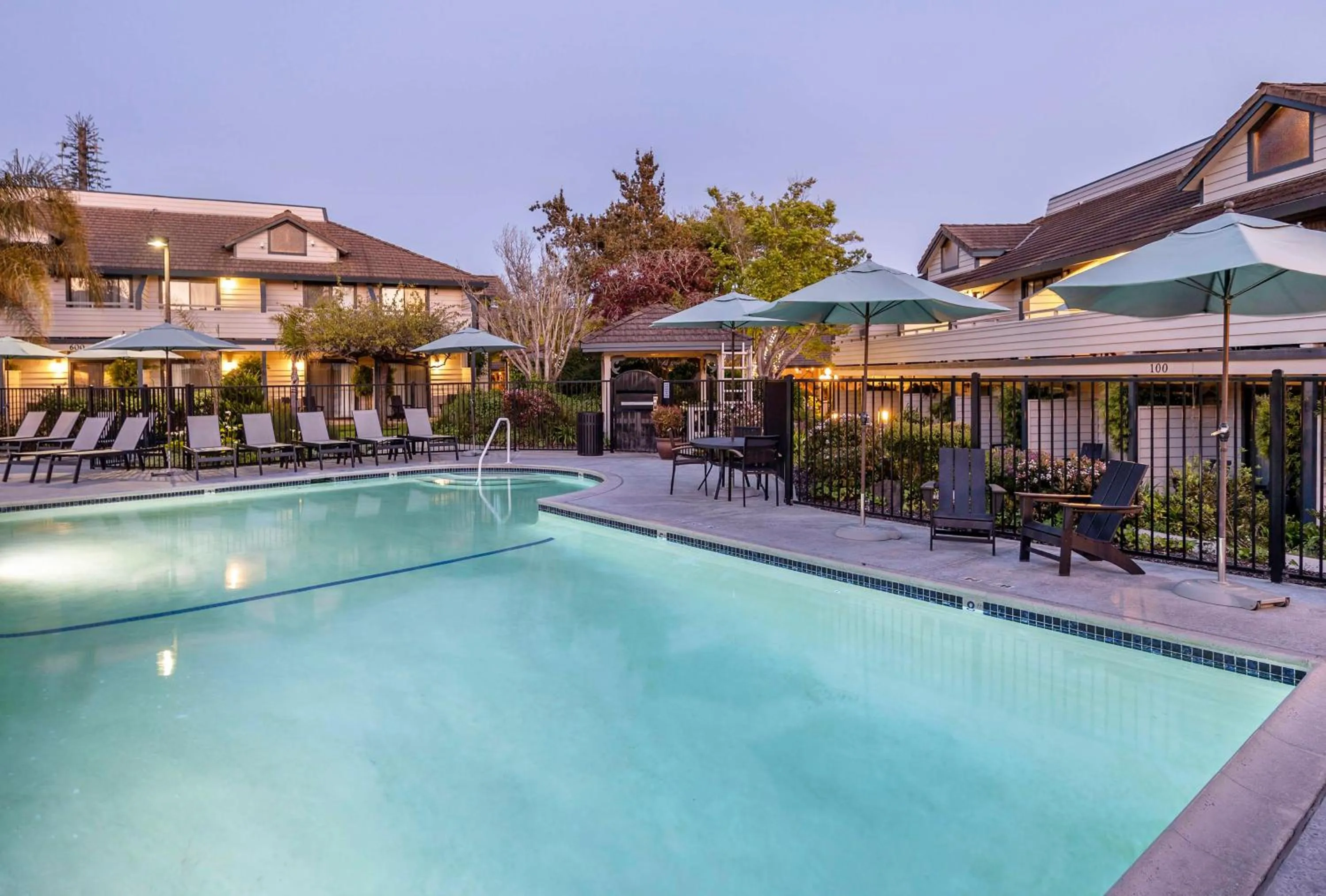 Pool view in Seacliff Inn Aptos, Tapestry Collection by Hilton