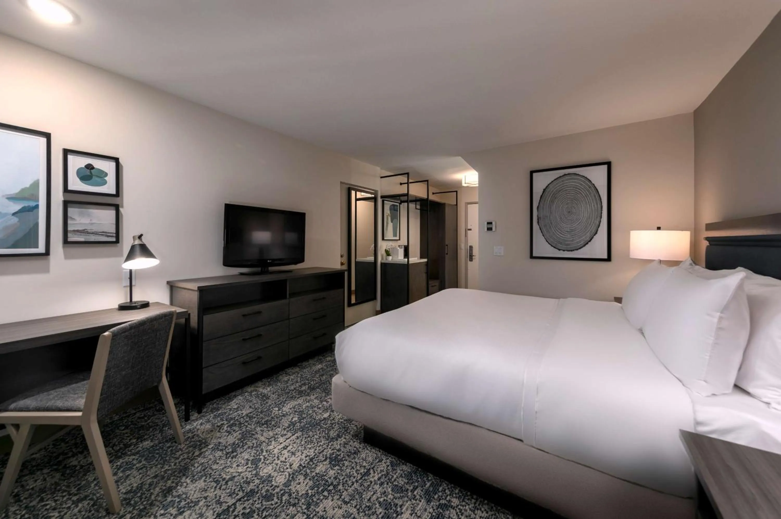 Bedroom, Bed in Seacliff Inn Aptos, Tapestry Collection by Hilton