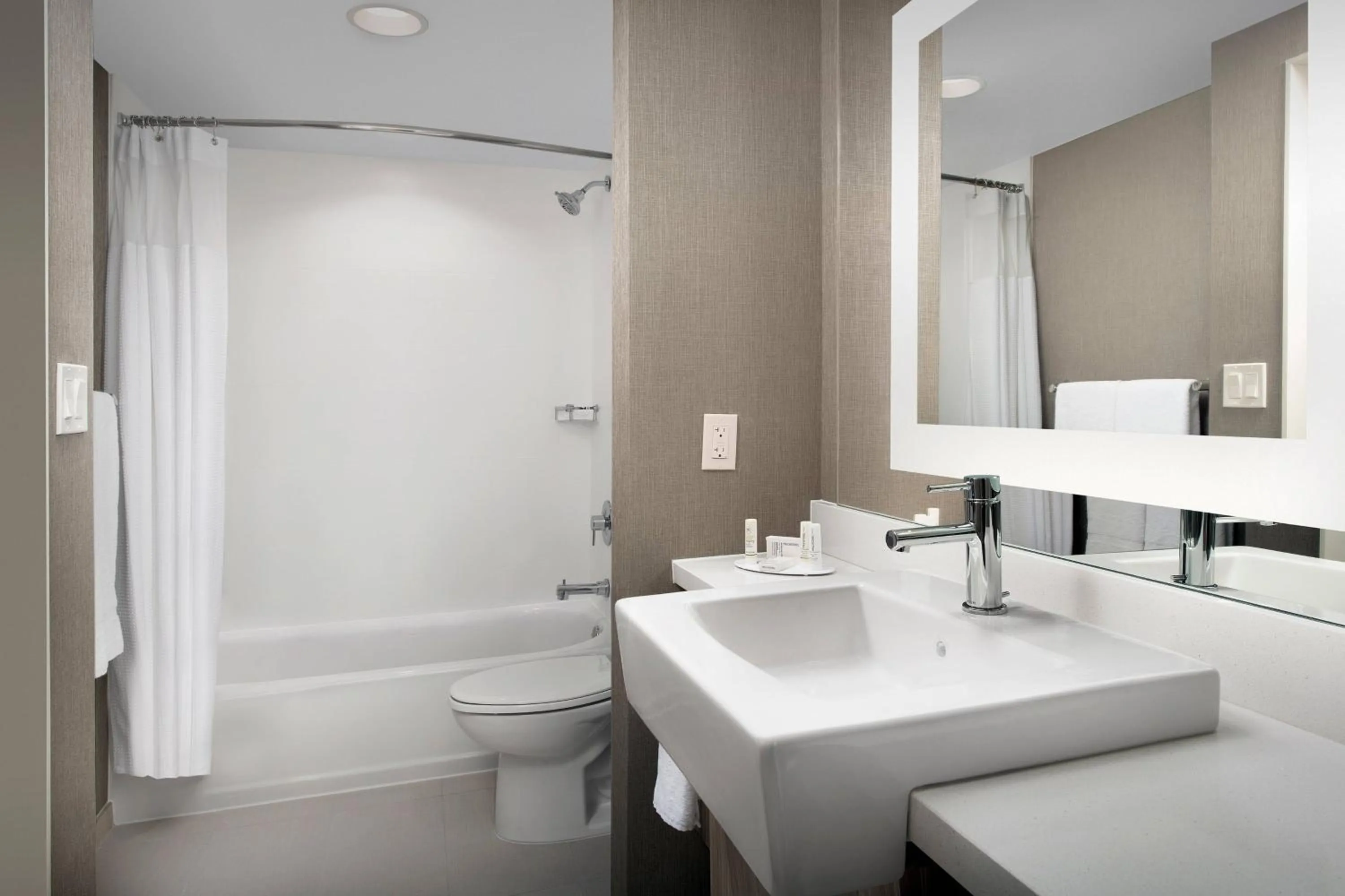 Bathroom in SpringHill Suites by Marriott Atlanta Perimeter Center