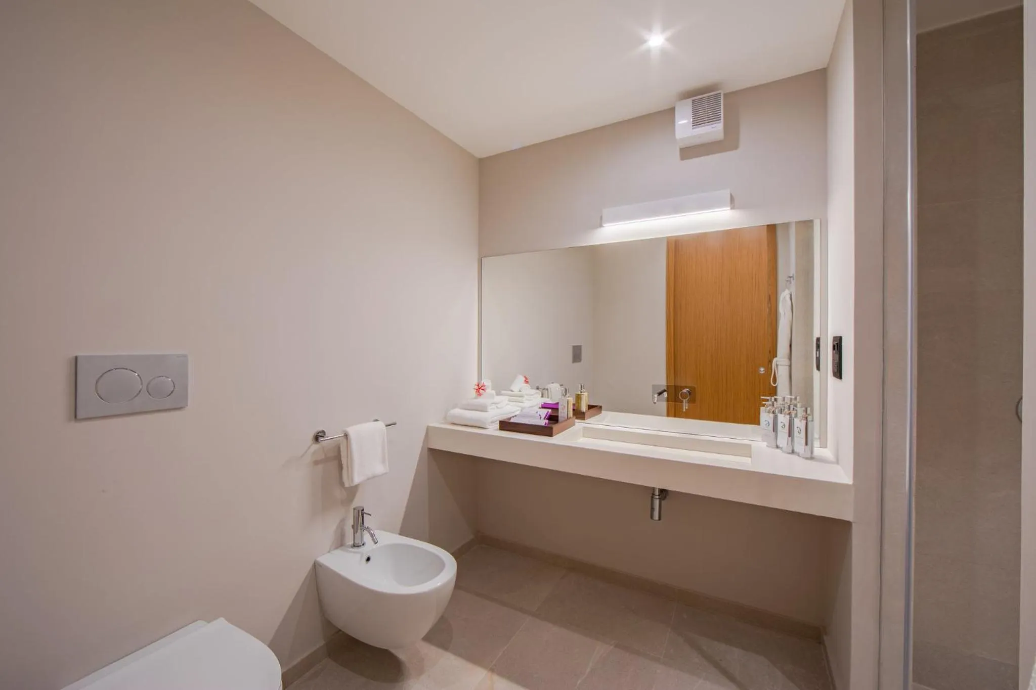 Bathroom in Cinnamon Velifushi Maldives