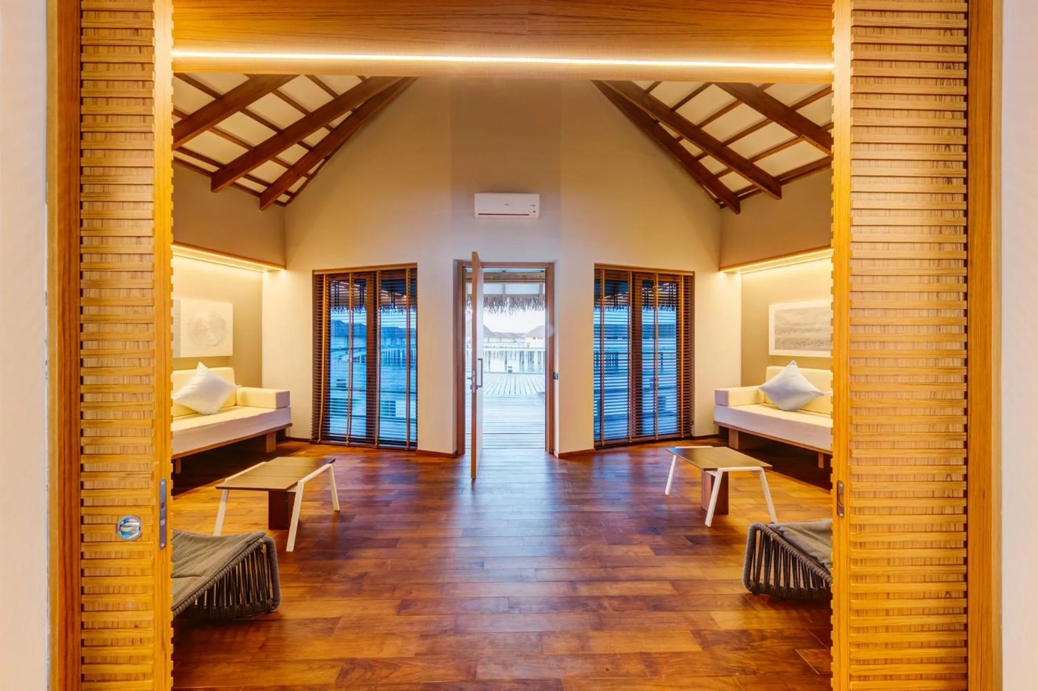 Photo of the whole room, Bed in Cinnamon Velifushi Maldives