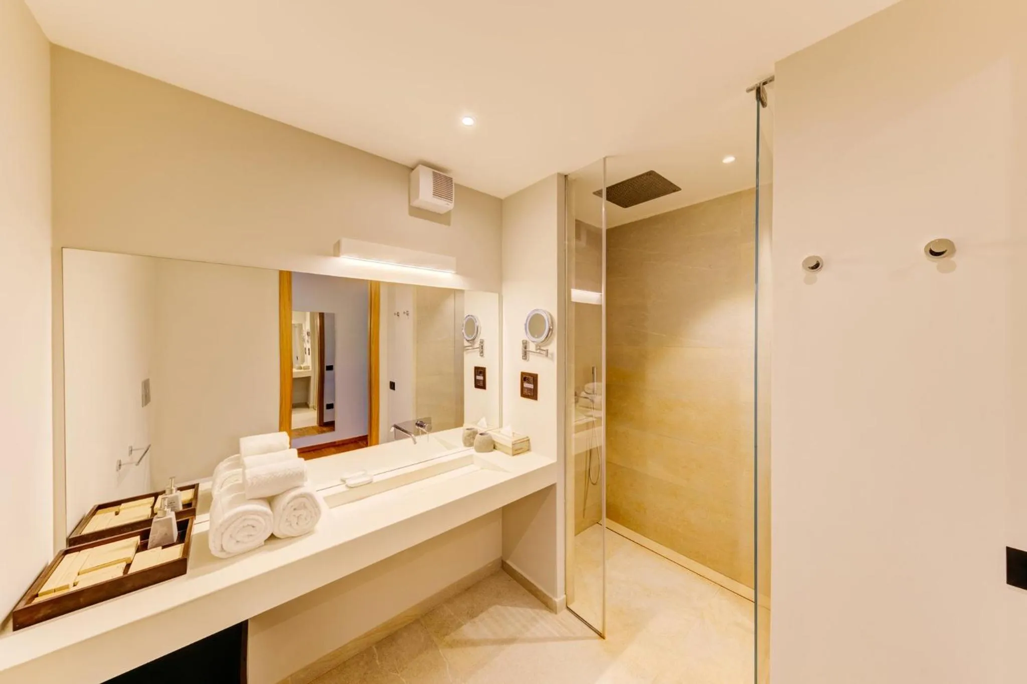 Bathroom in Cinnamon Velifushi Maldives