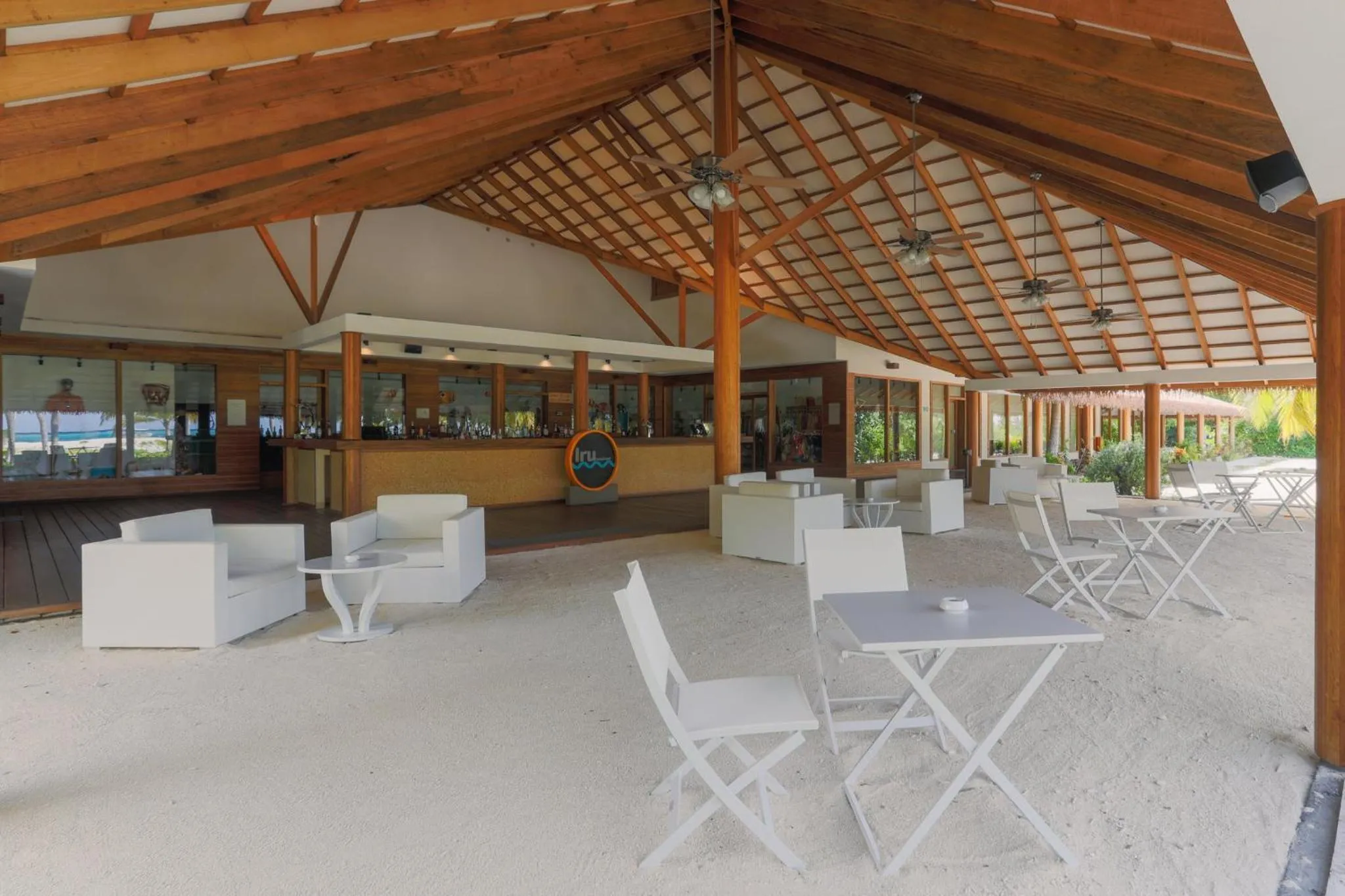 Food and drinks in Cinnamon Velifushi Maldives