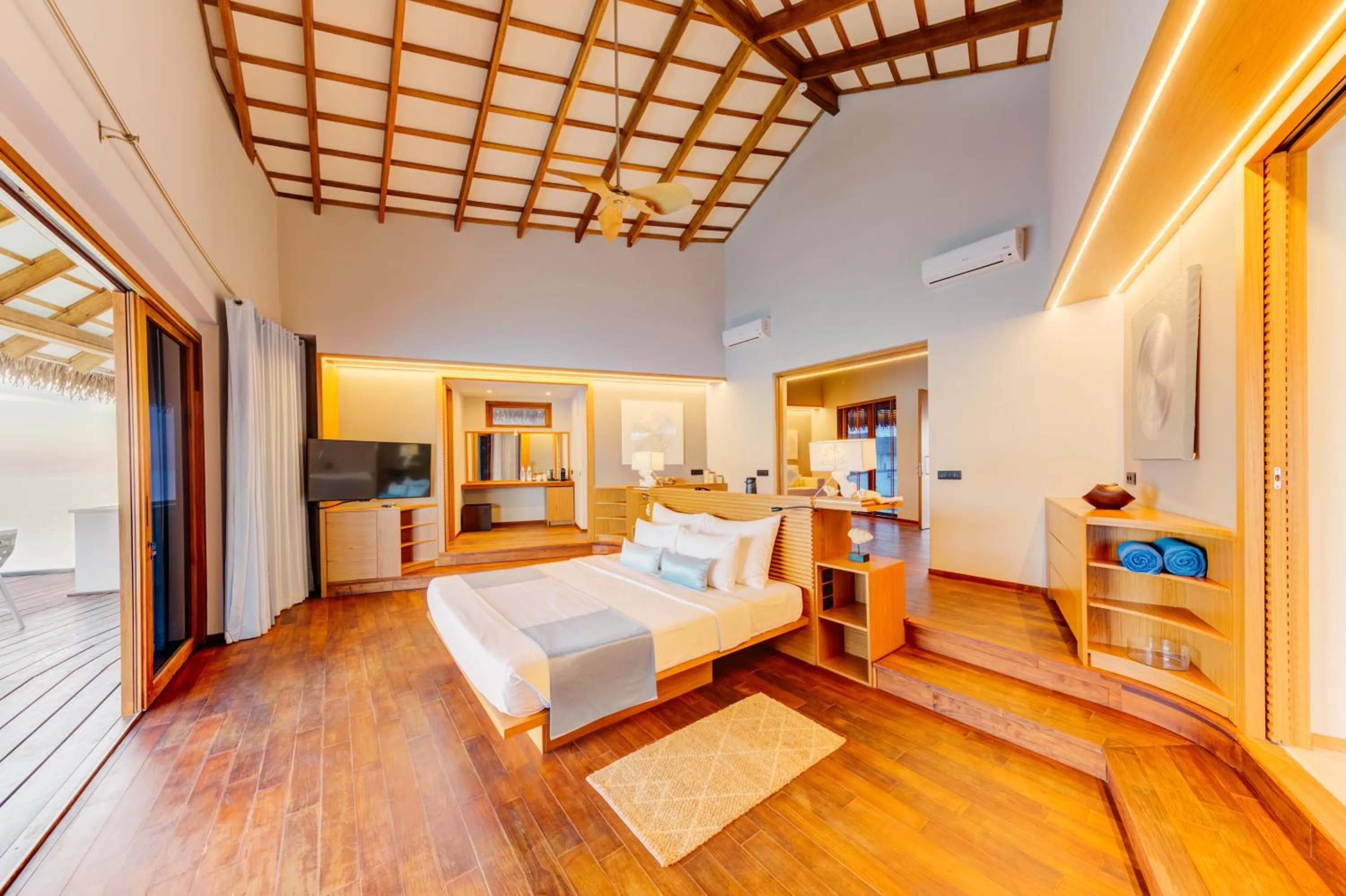 Photo of the whole room, Bed in Cinnamon Velifushi Maldives