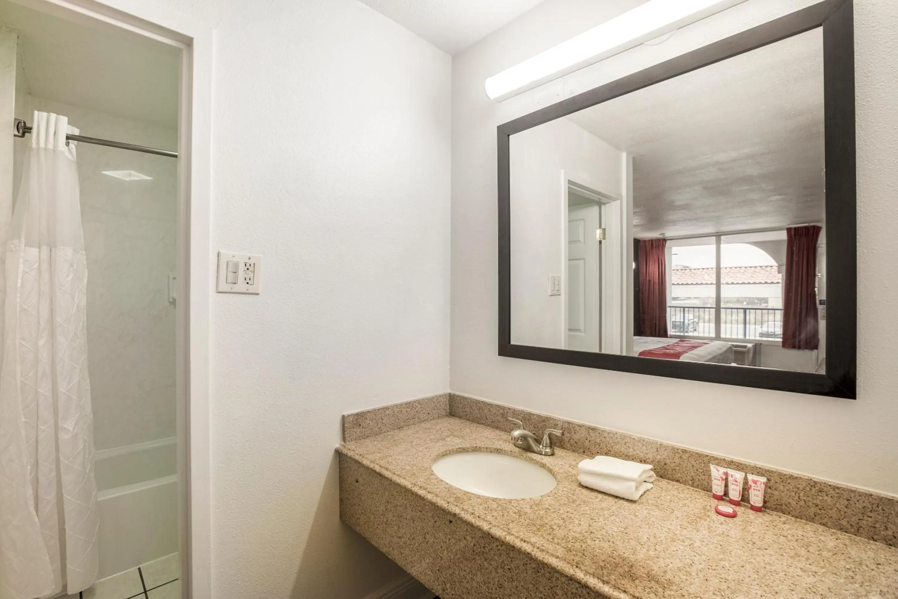 Bathroom in Travelodge by Wyndham Baton Rouge East