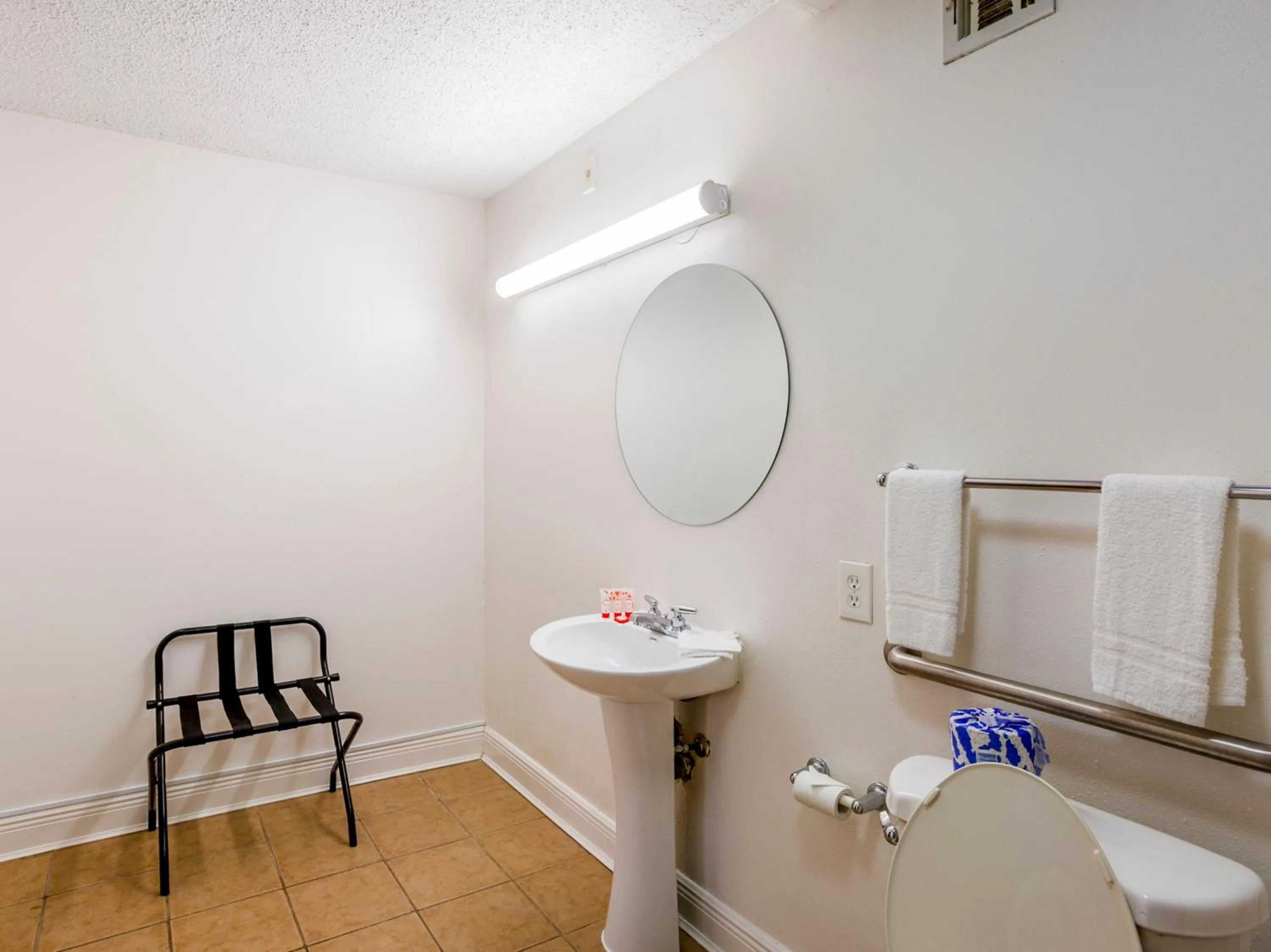 Bathroom in Travelodge by Wyndham Baton Rouge East