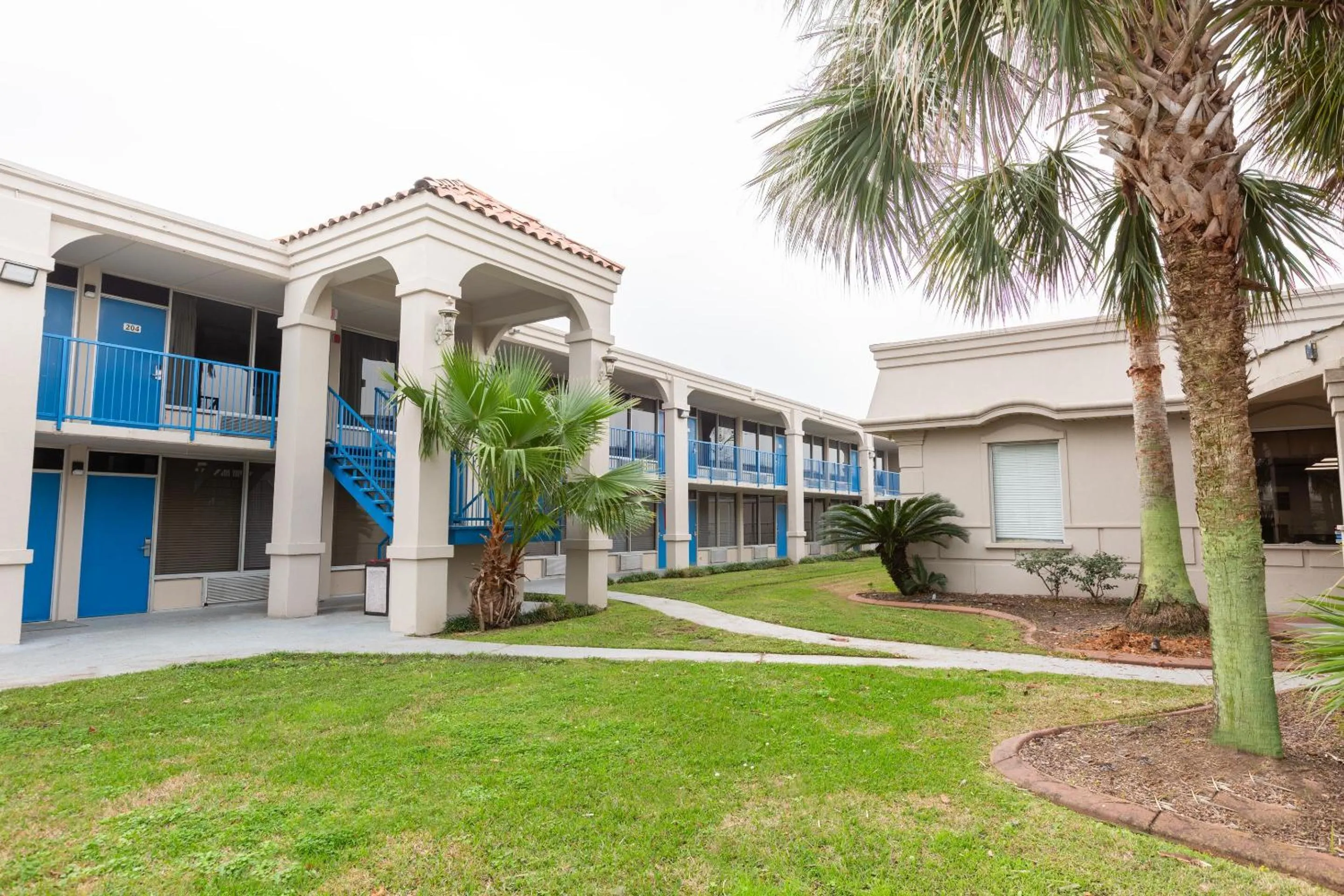 Garden, Property Building in Travelodge by Wyndham Baton Rouge East