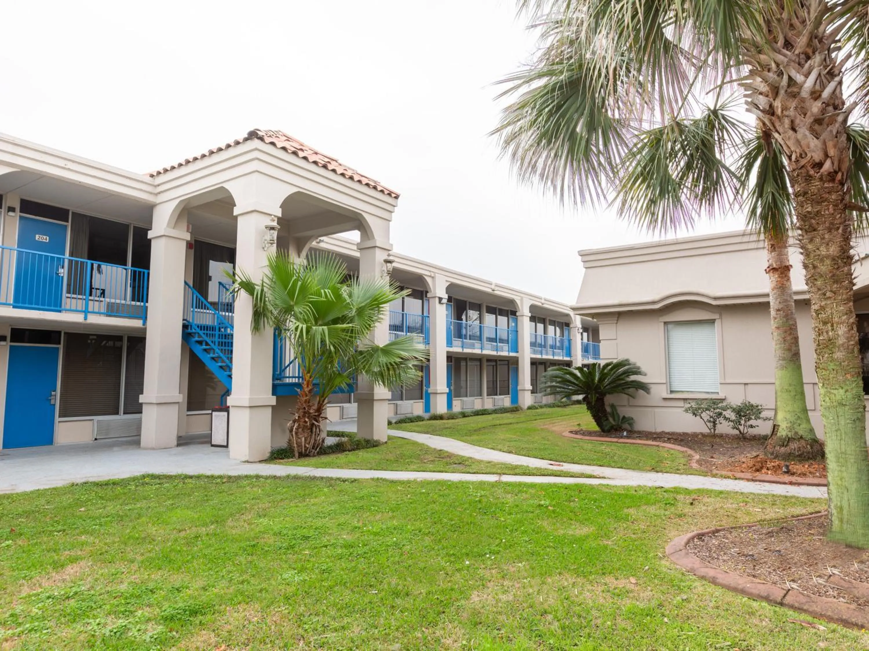 Garden, Property Building in Travelodge by Wyndham Baton Rouge East
