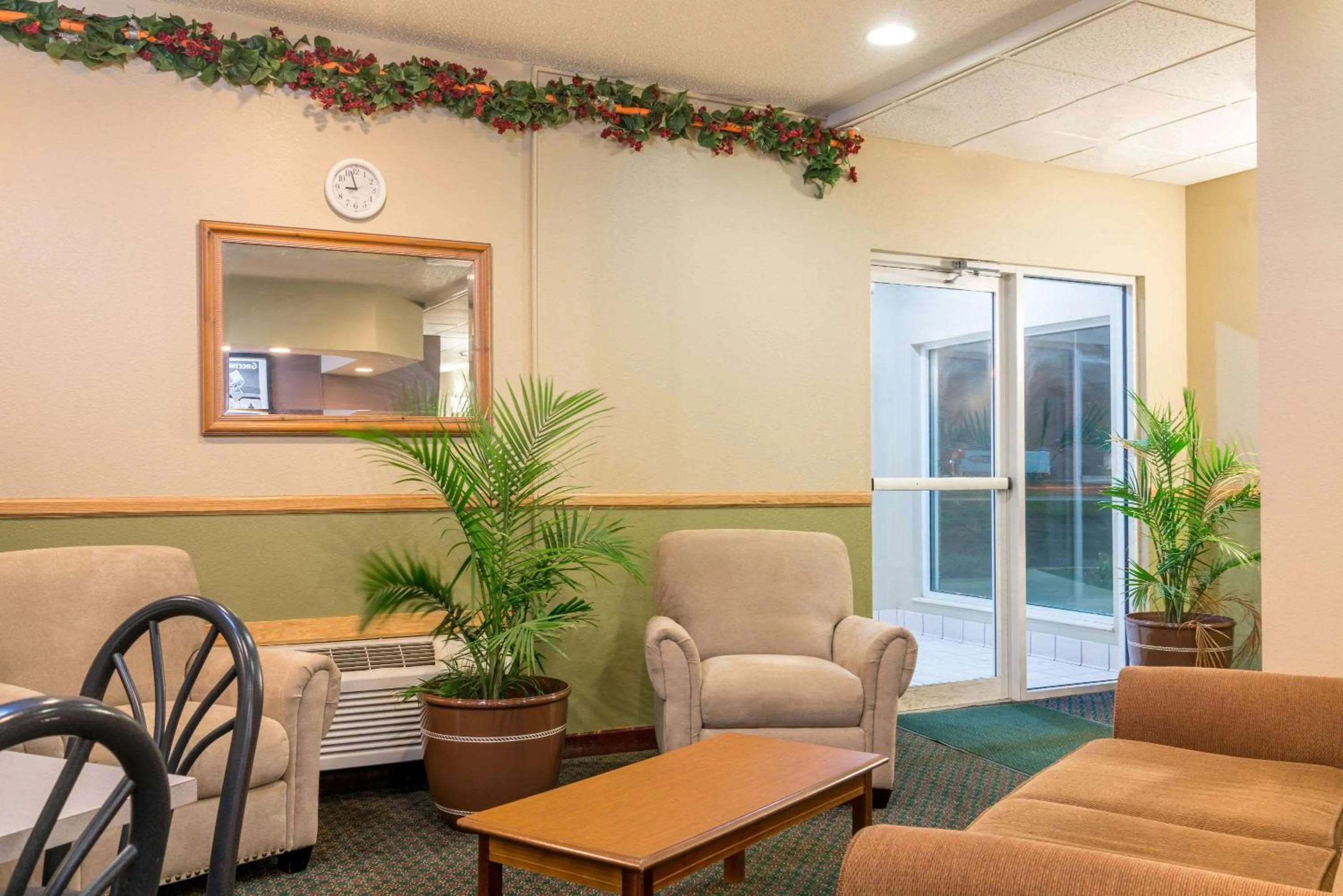 Lobby or reception in Super 8 by Wyndham Beresford