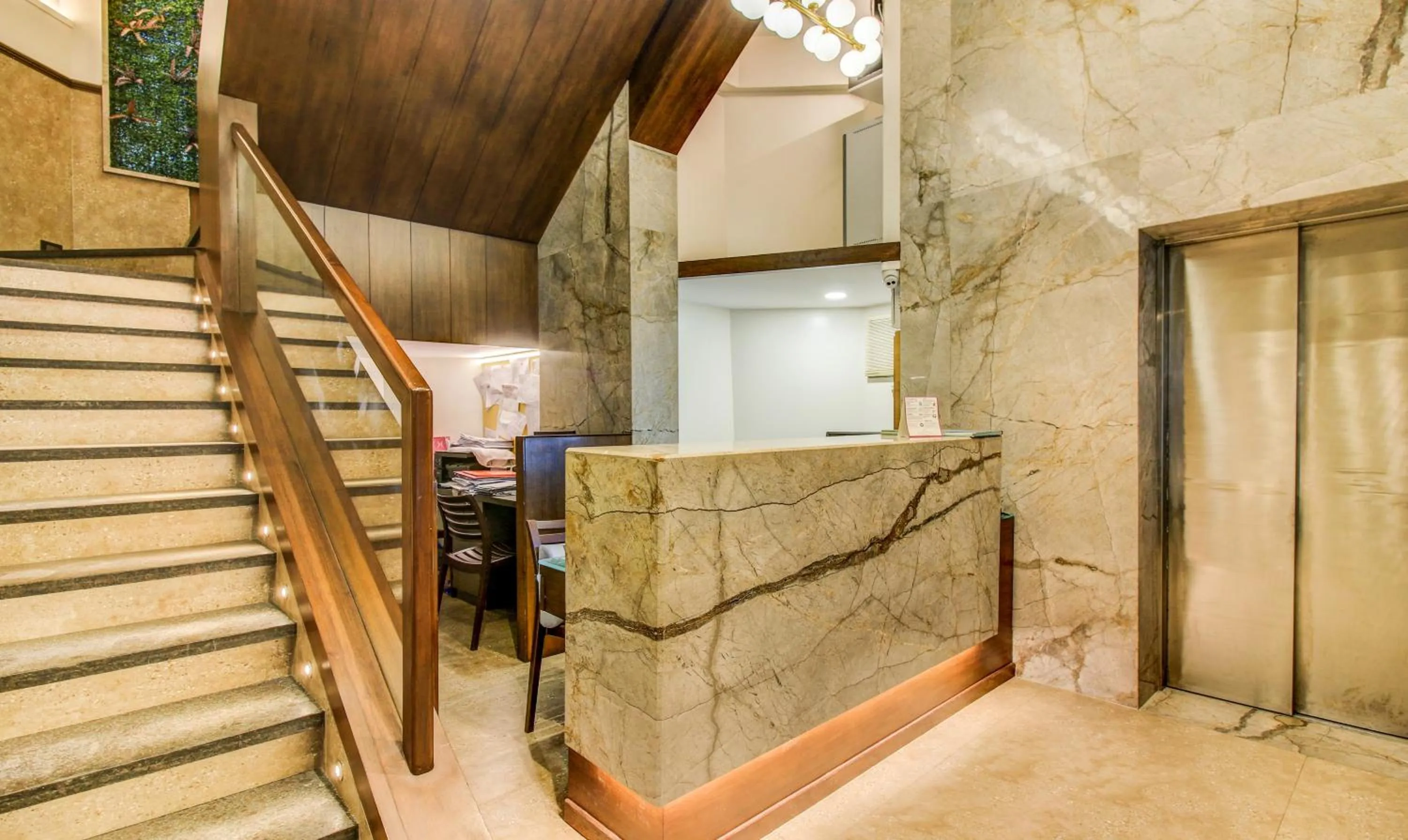 Lobby or reception in Hotel Metropole Inn