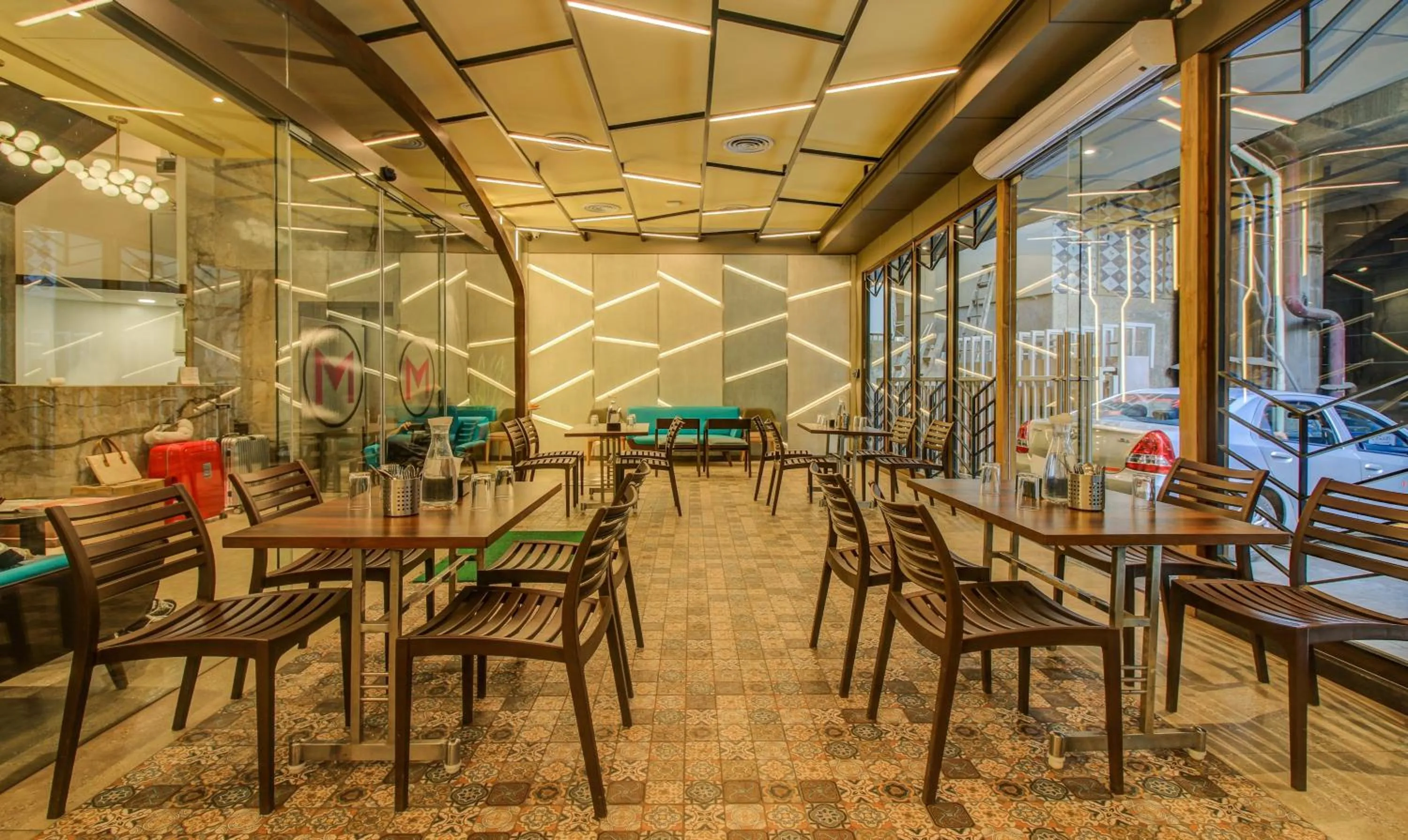 Restaurant/places to eat in Hotel Metropole Inn