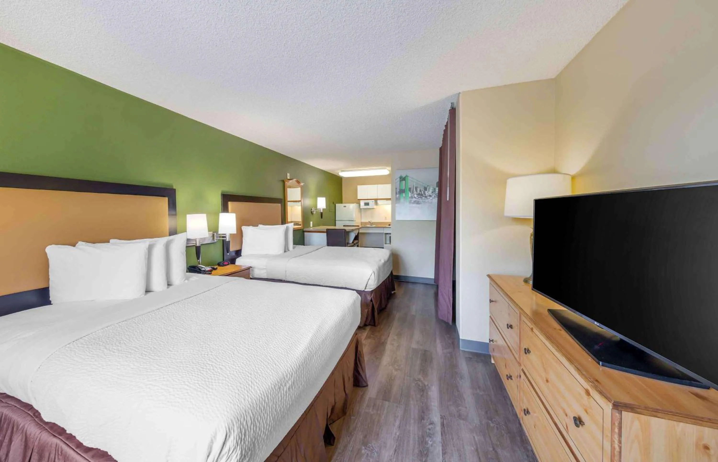 Bedroom, Bed in Extended Stay America Suites - Los Angeles - LAX Airport - El Segundo