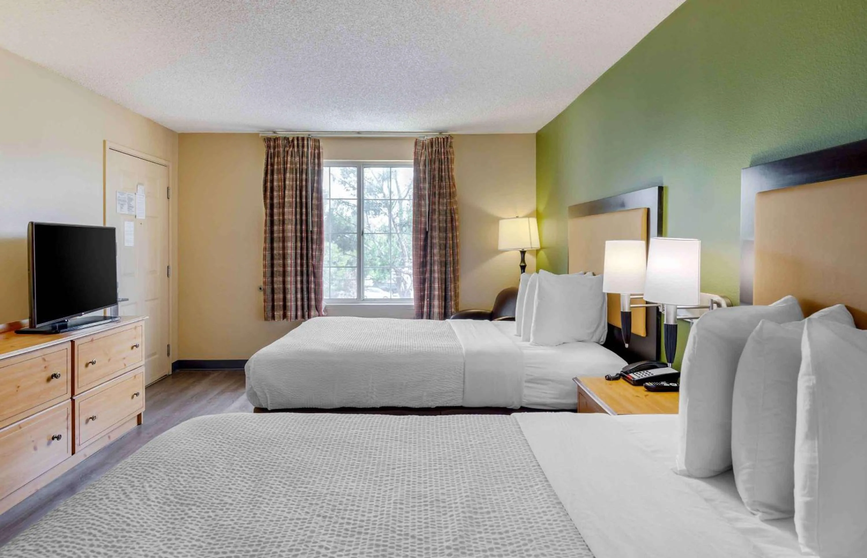 Bedroom, Bed in Extended Stay America Suites - Los Angeles - LAX Airport - El Segundo