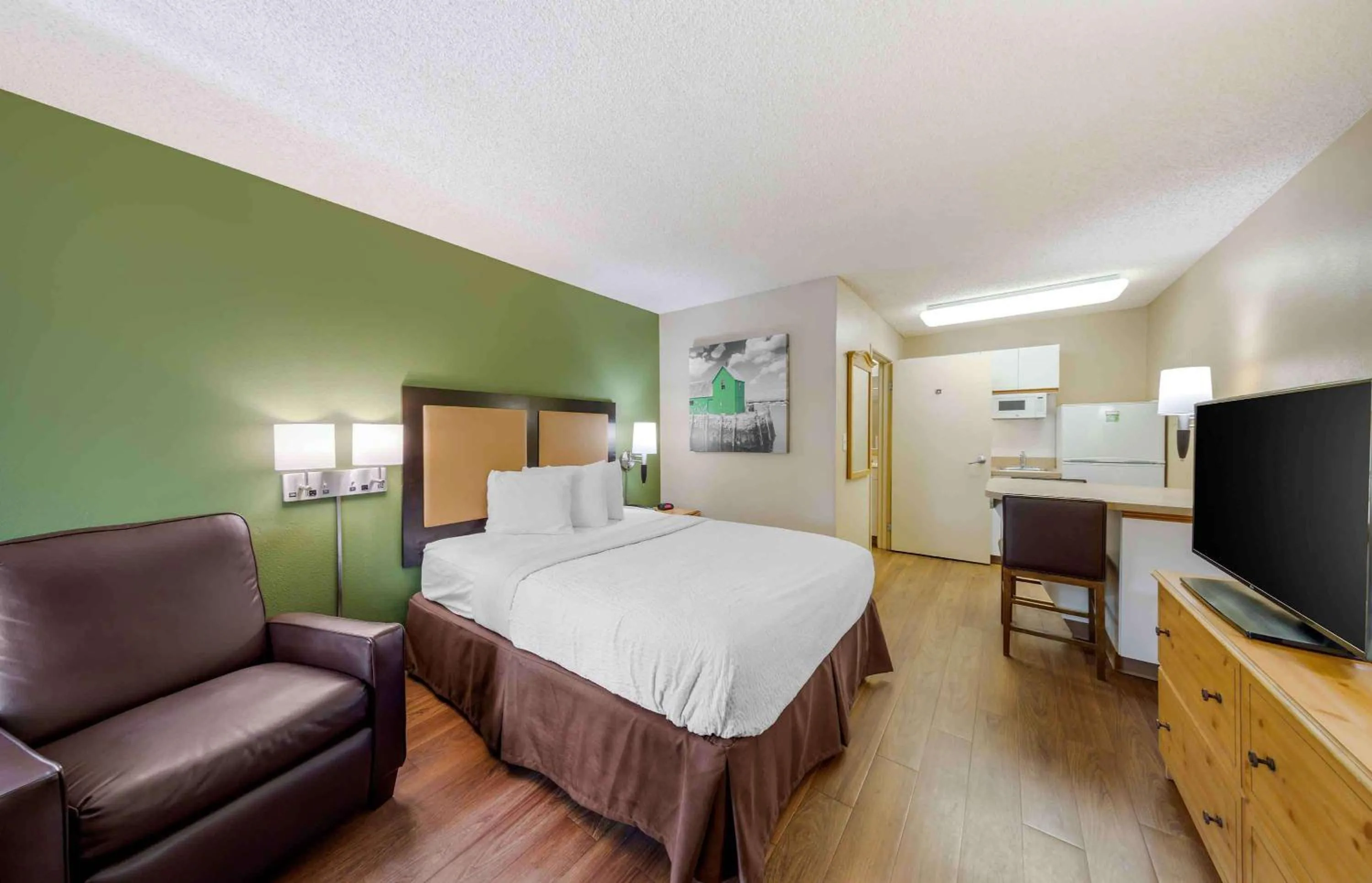 Bedroom, Bed in Extended Stay America Suites - Los Angeles - LAX Airport - El Segundo