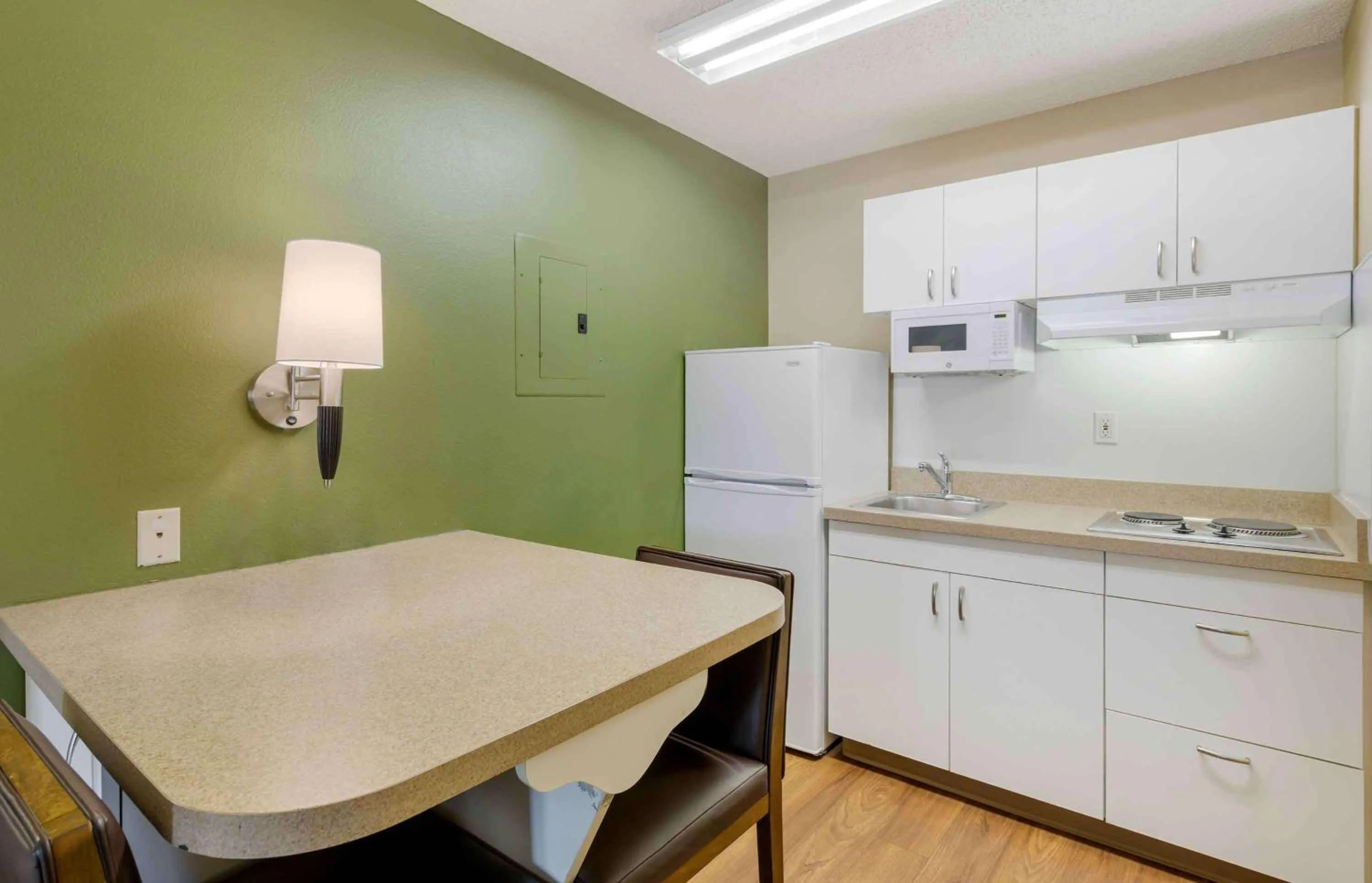 Kitchen or kitchenette in Extended Stay America Suites - Los Angeles - LAX Airport - El Segundo