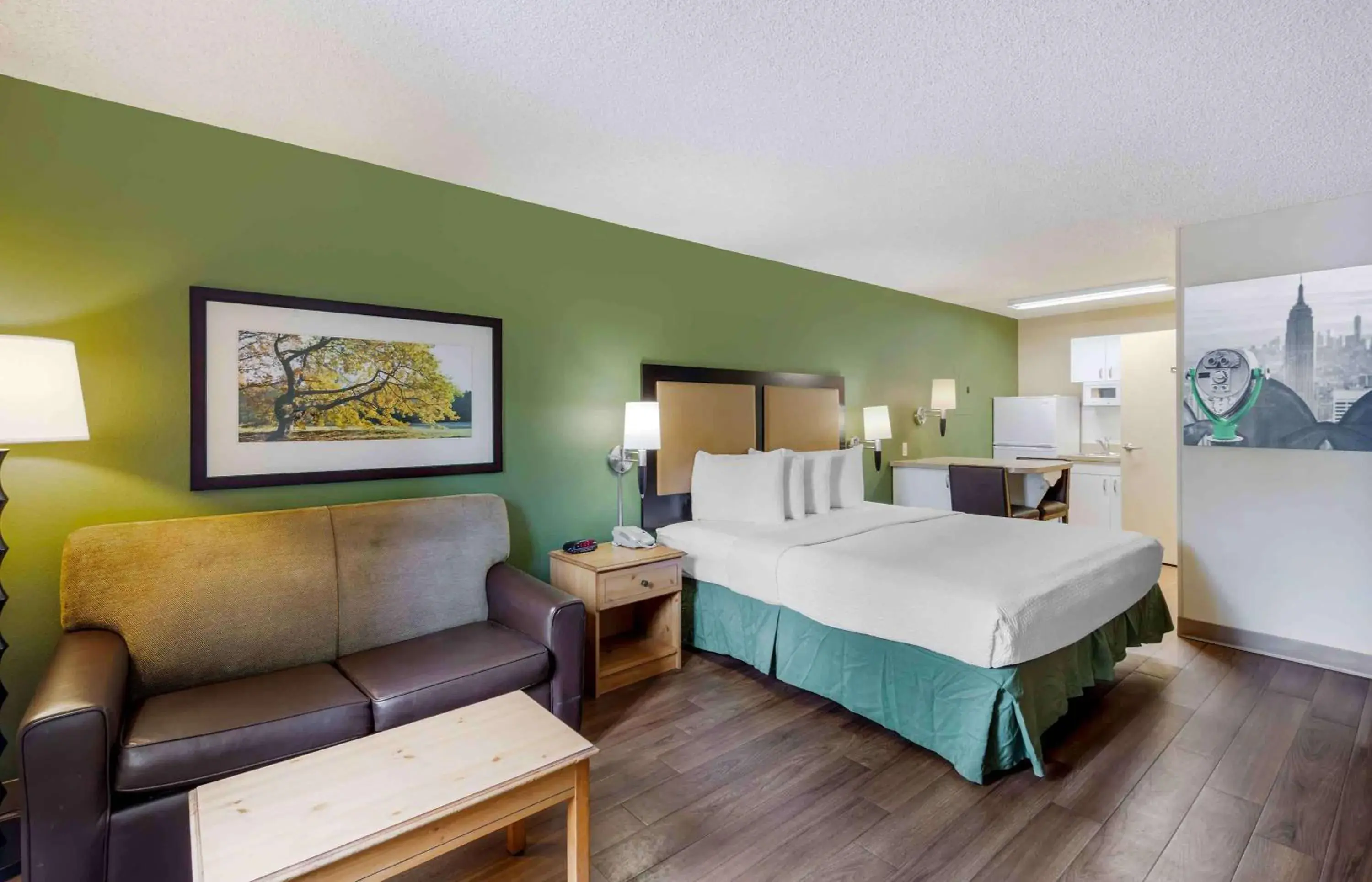 Deluxe Studio with 1 King Bed - Non-Smoking in Extended Stay America Suites - Los Angeles - LAX Airport - El Segundo Deluxe Studio with 1 King Bed - Non-Smoking in Extended Stay America Suites - Los Angeles - LAX Airport - El Segundo