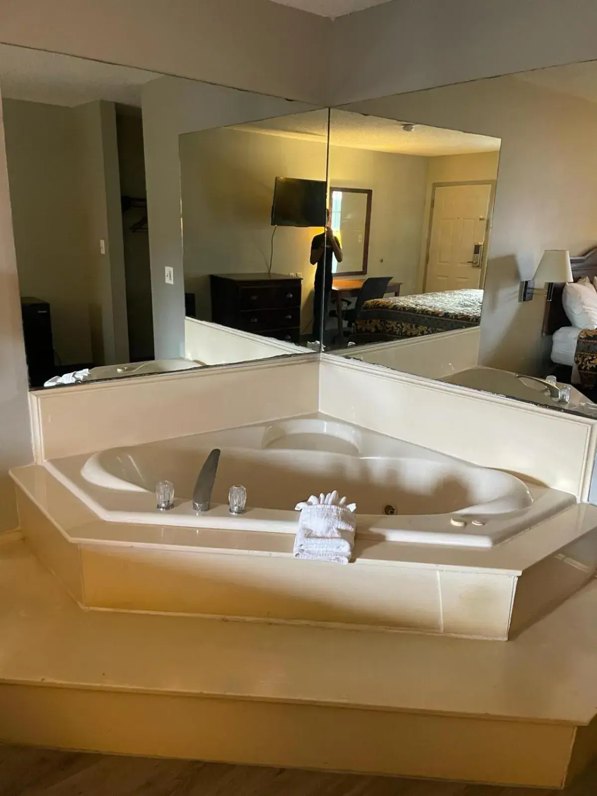 King Suite with Spa Bath in Nola Inn King Suite with Spa Bath in Nola Inn