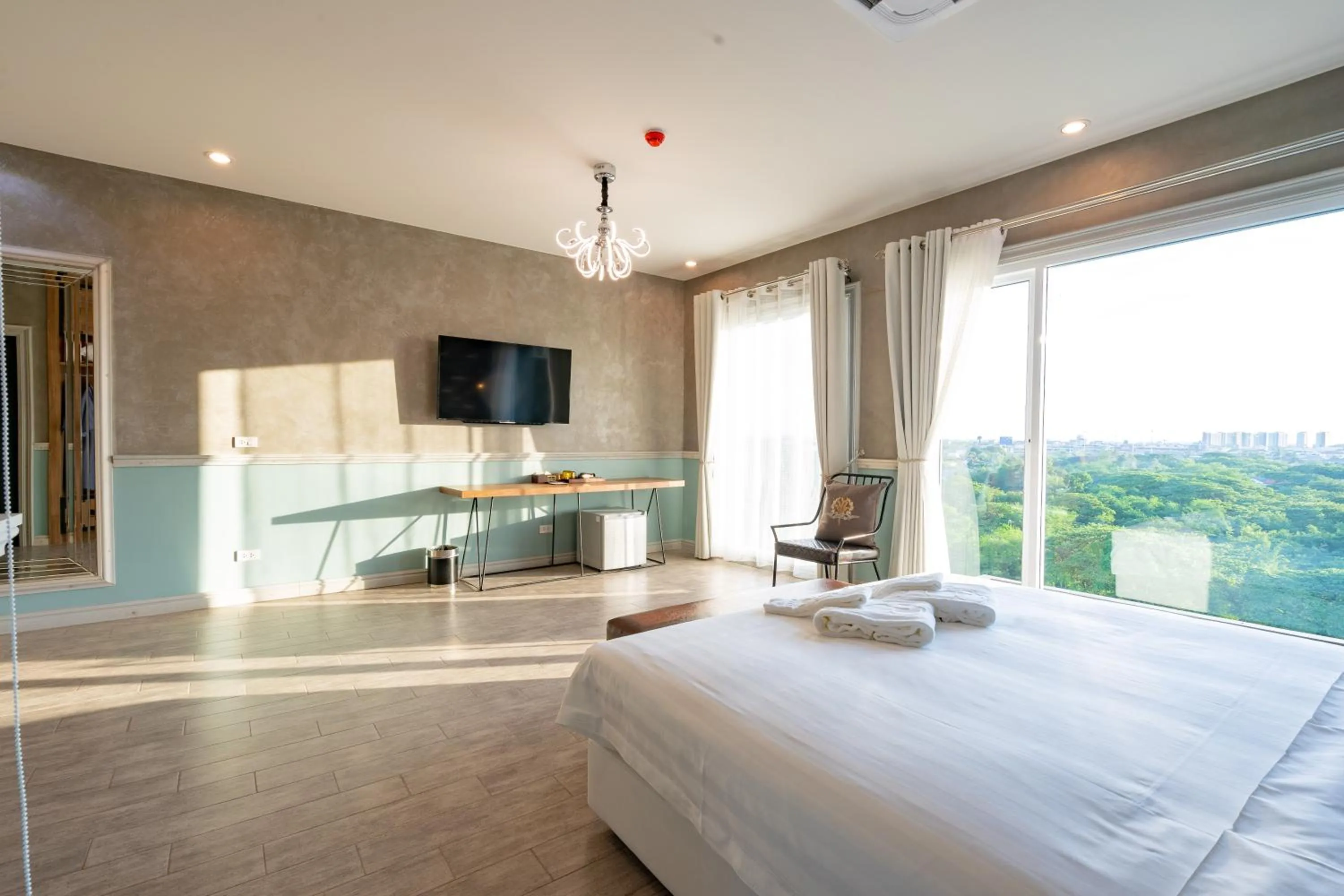 Photo of the whole room, Bed in Belle Grand Hotel