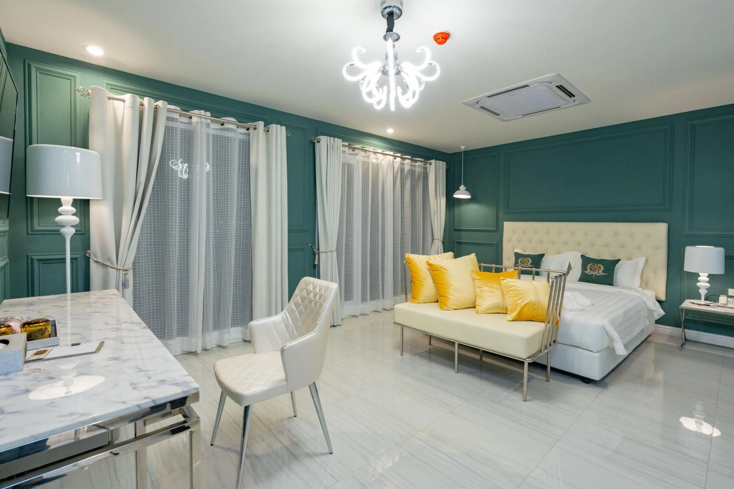 Photo of the whole room, Bed in Belle Grand Hotel