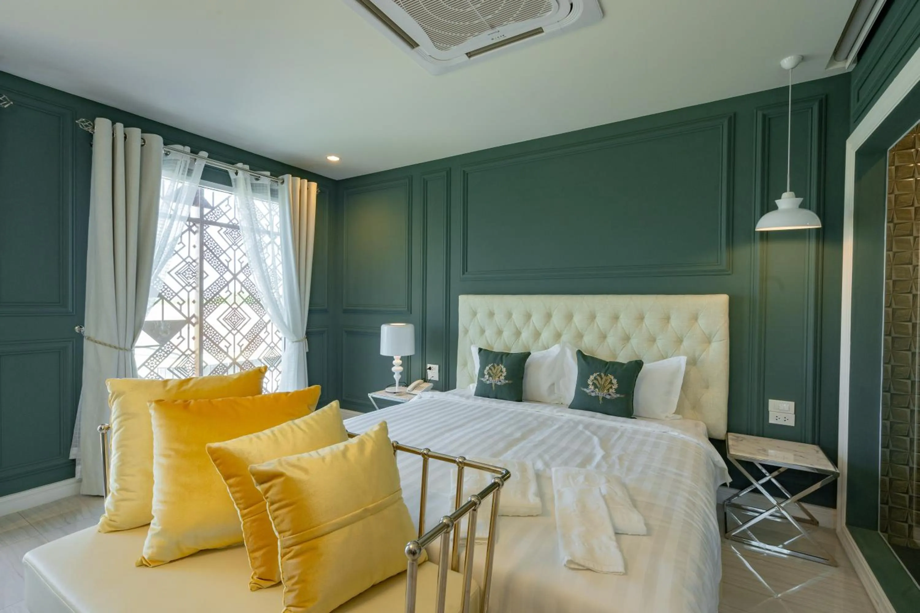 Bedroom, Bed in Belle Grand Hotel