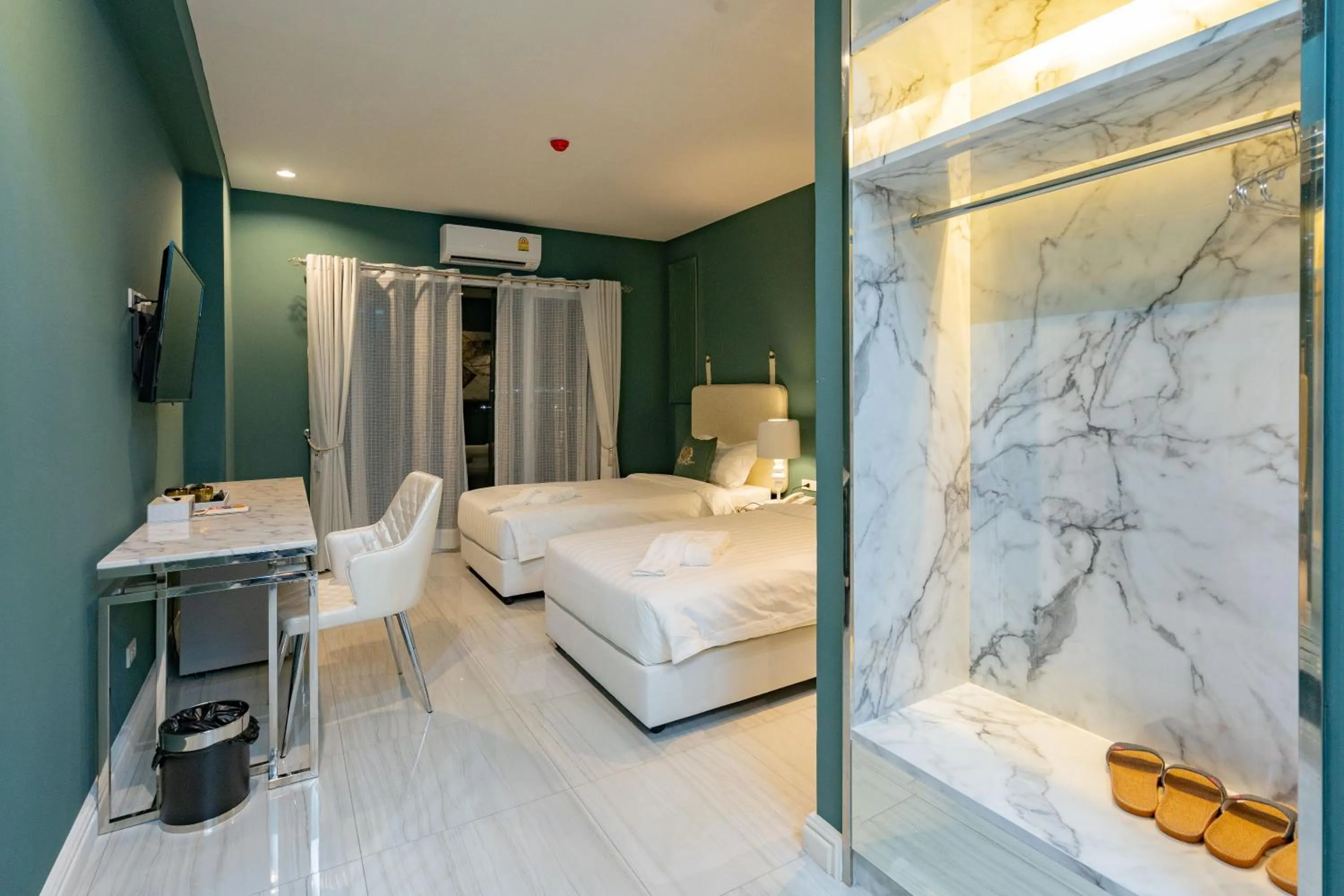 Photo of the whole room, Bed in Belle Grand Hotel