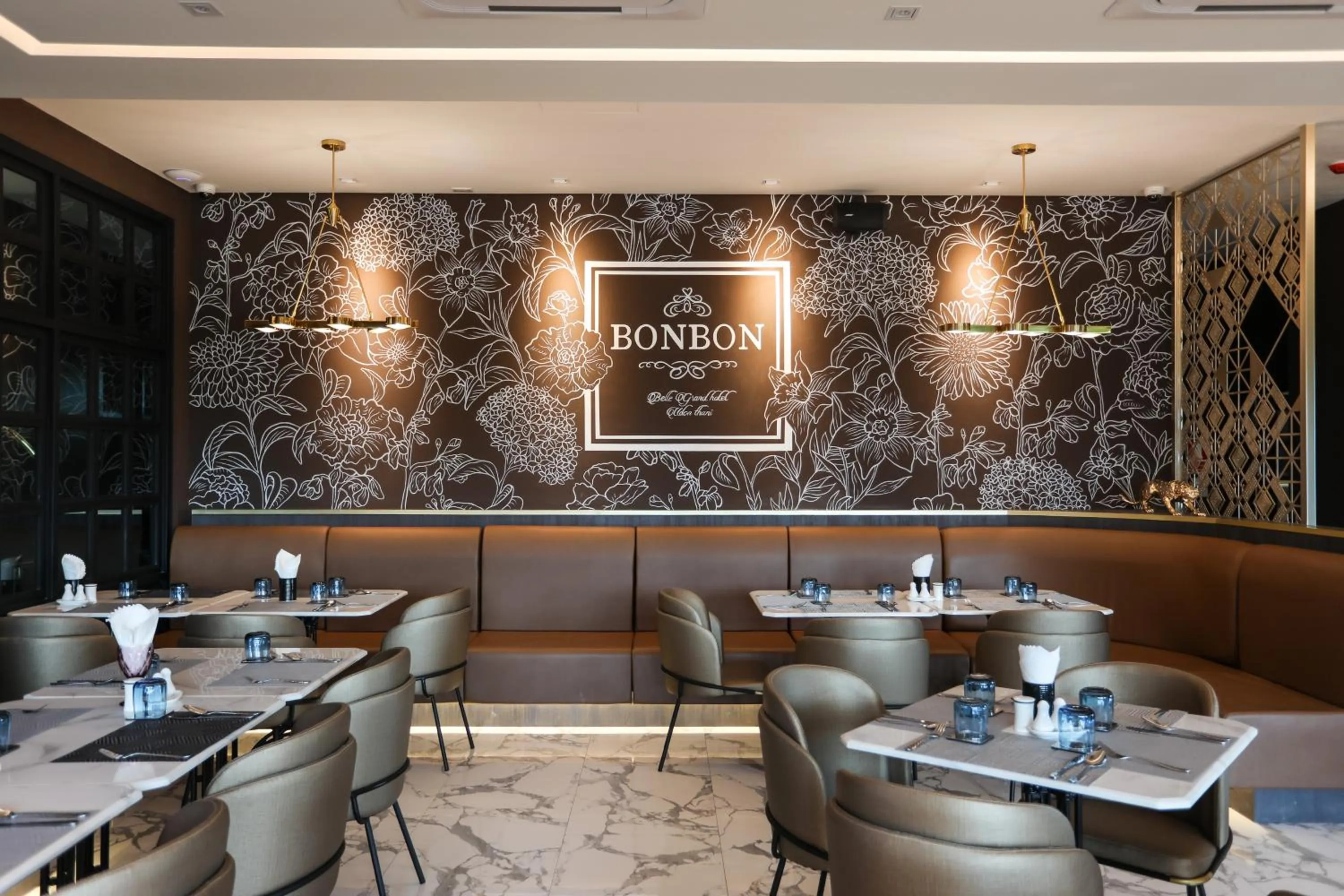 Restaurant/places to eat in Belle Grand Hotel