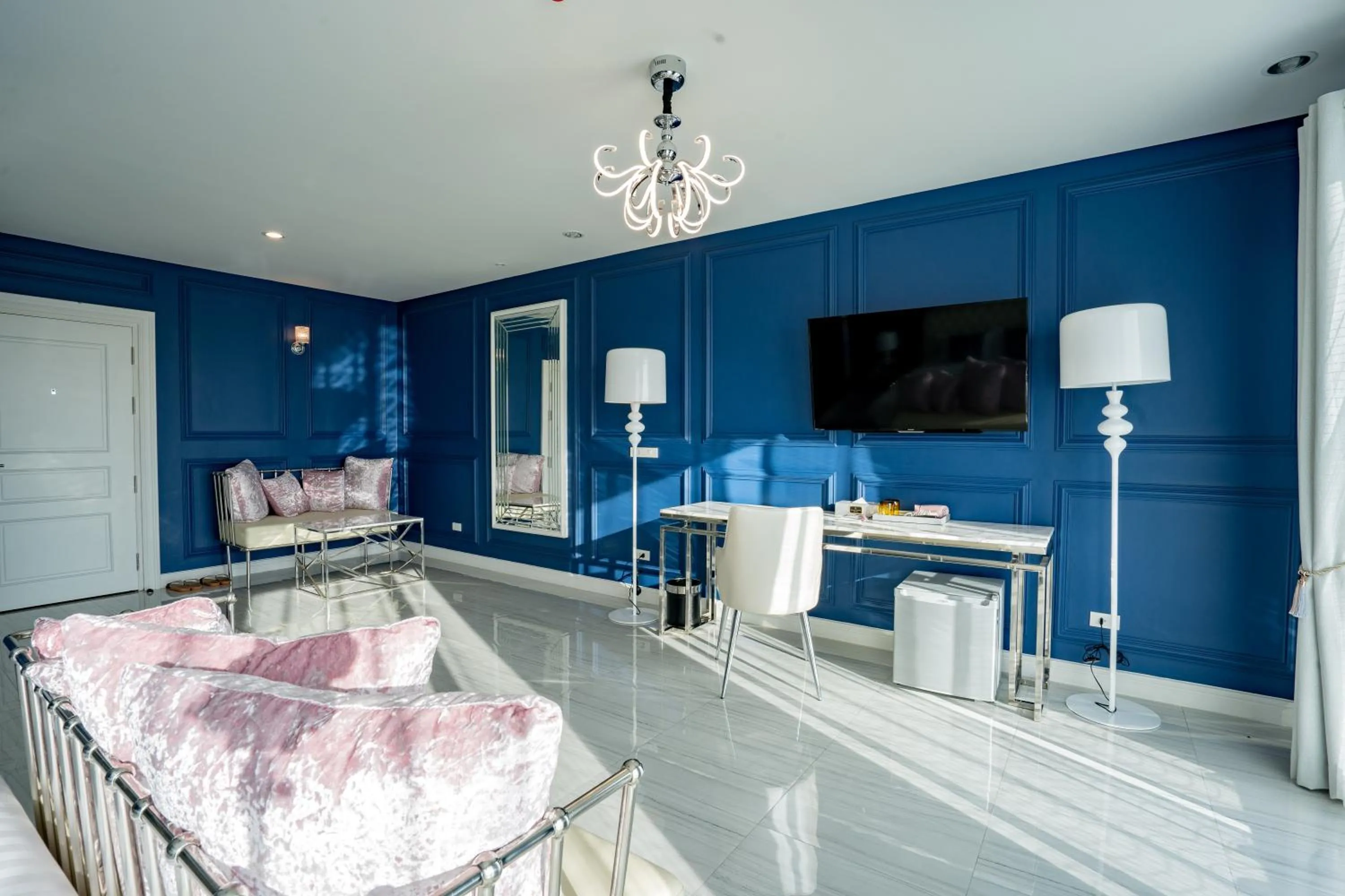 TV and multimedia in Belle Grand Hotel