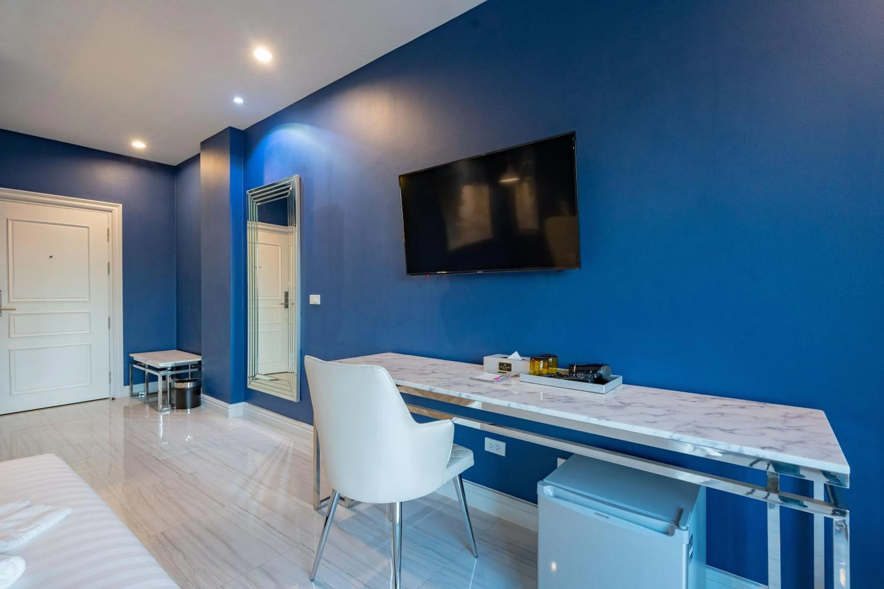 TV and multimedia in Belle Grand Hotel