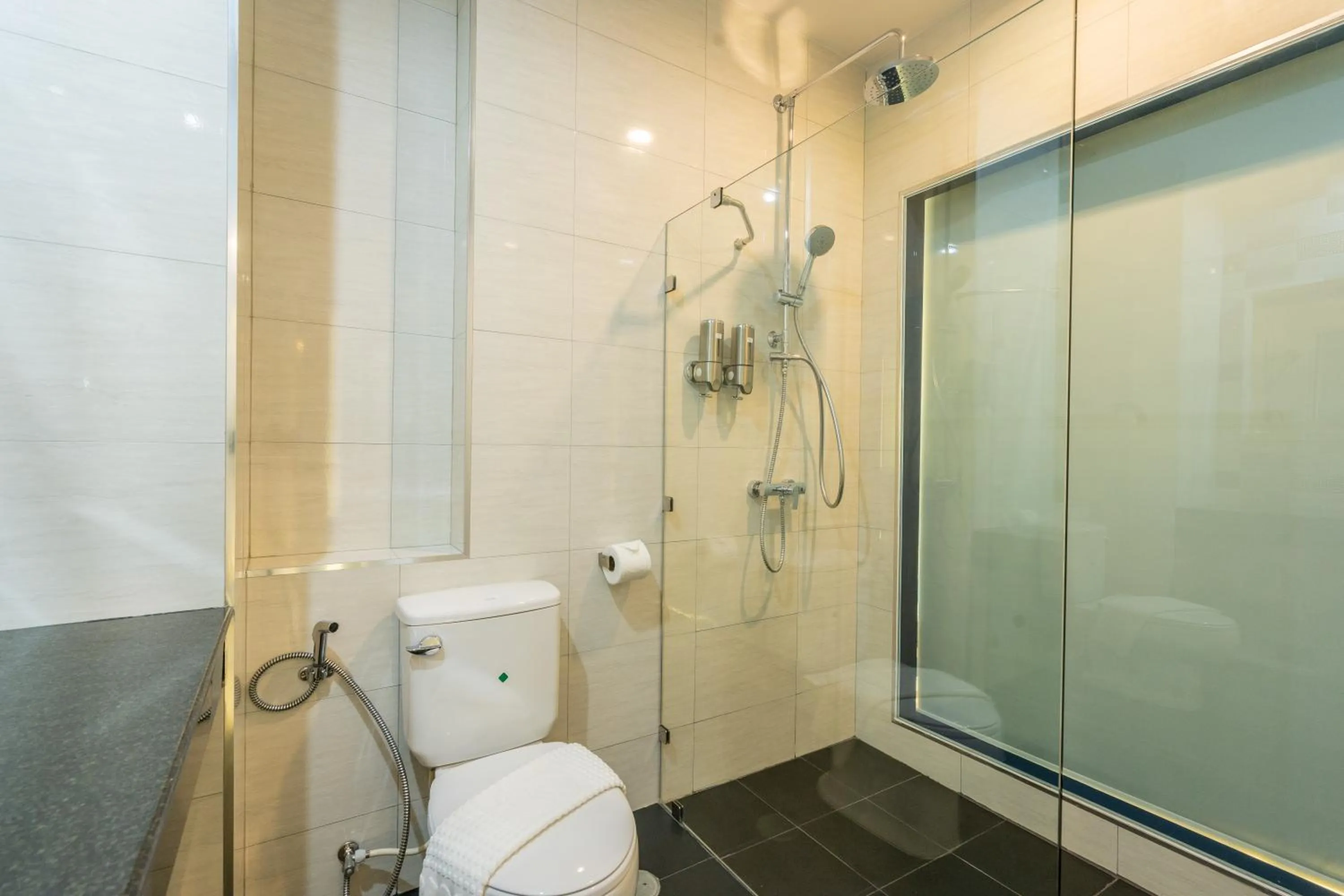 Shower in Belle Grand Hotel