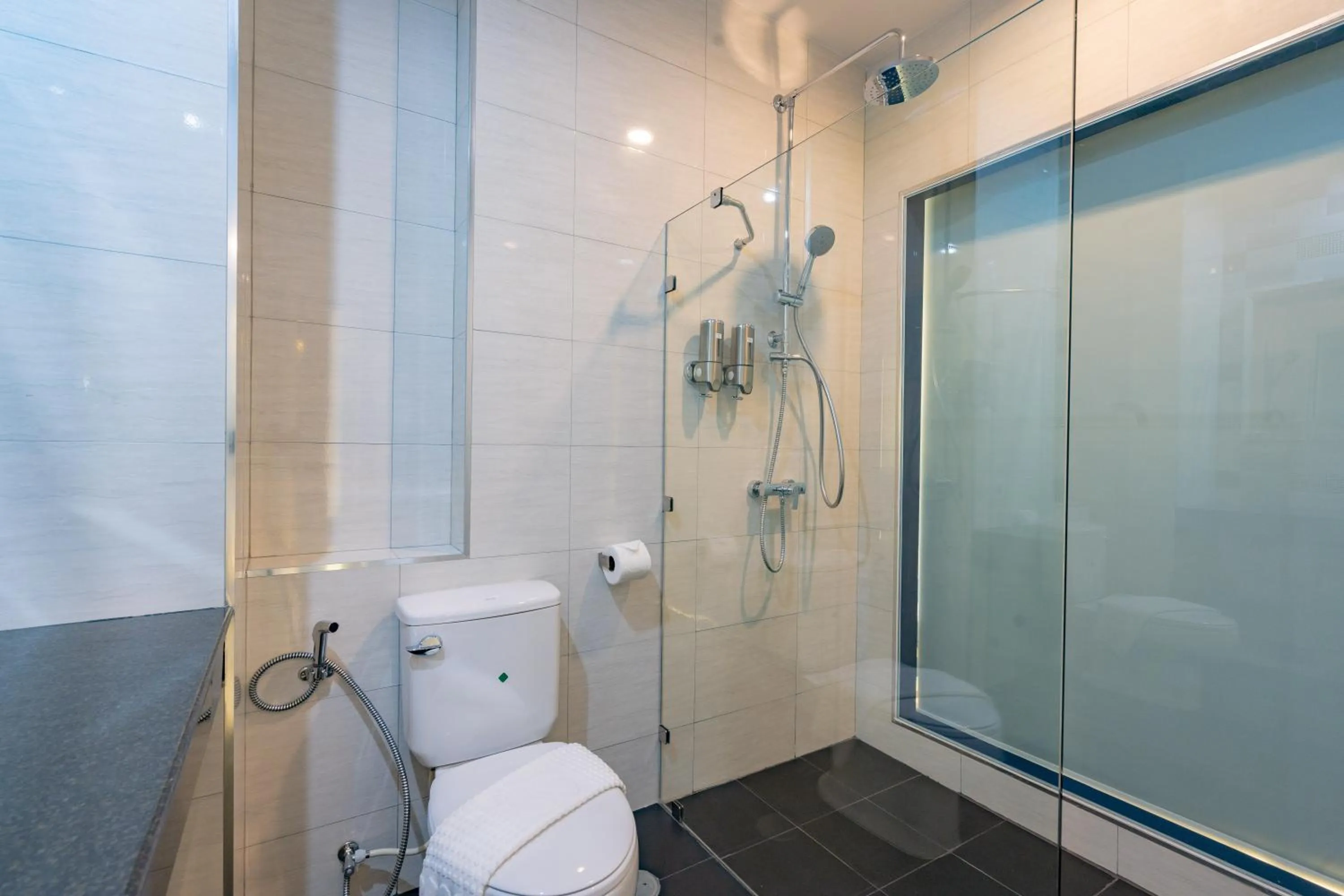 Shower in Belle Grand Hotel