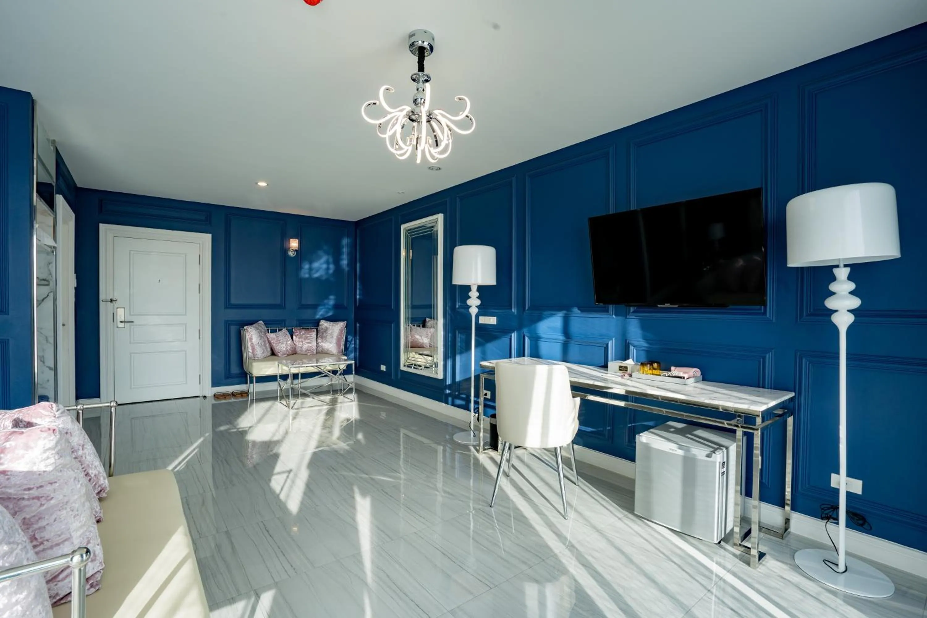 TV and multimedia in Belle Grand Hotel