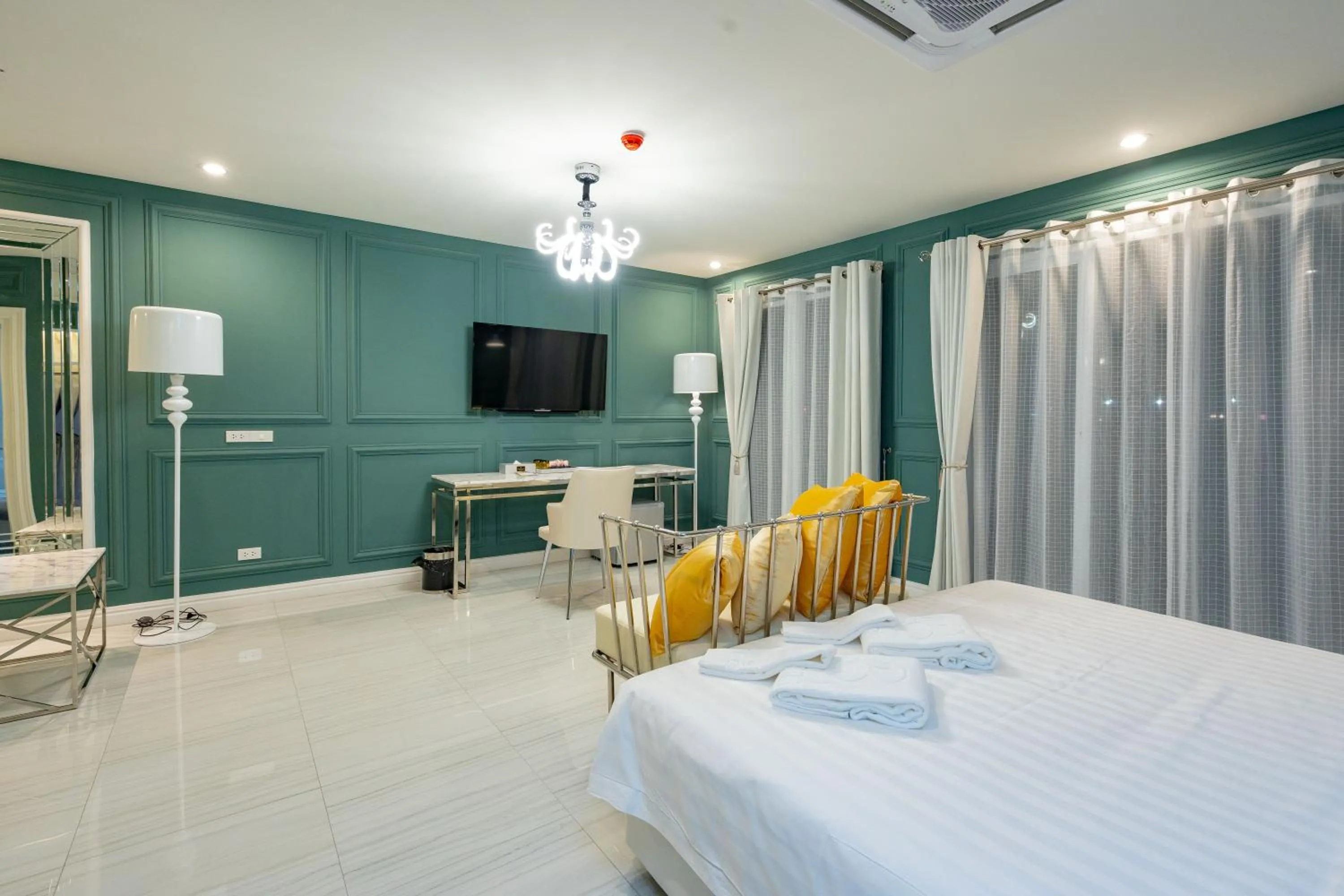 Photo of the whole room, Bed in Belle Grand Hotel