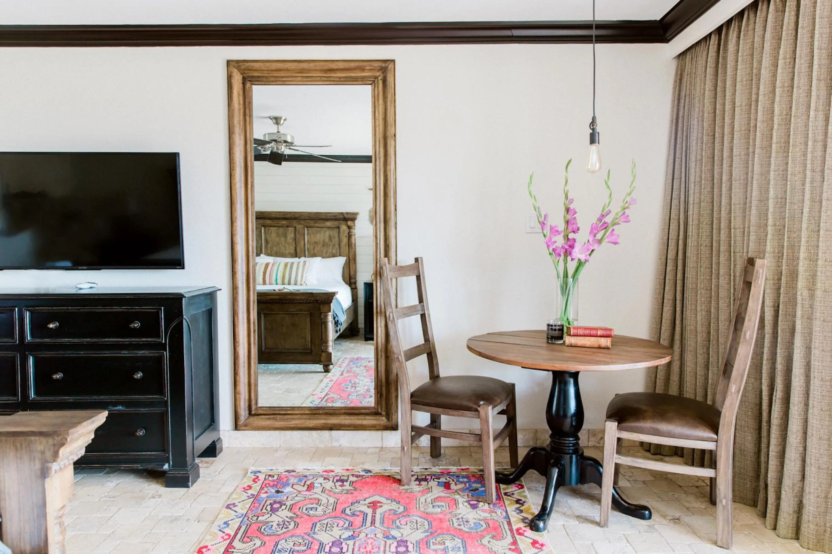 TV and multimedia in Hillside Boutique Hotel