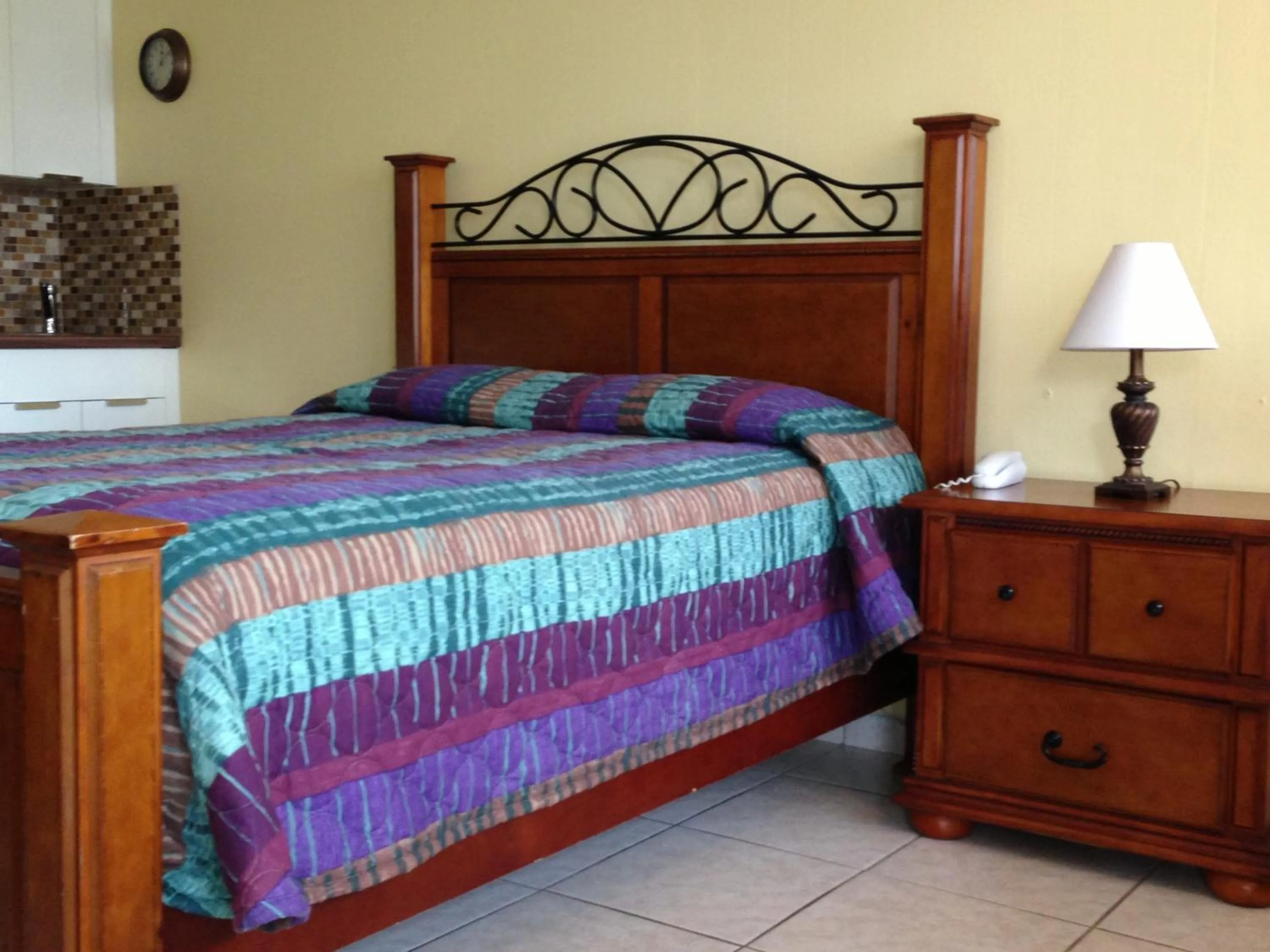 Bed in Knights Inn Hallandale