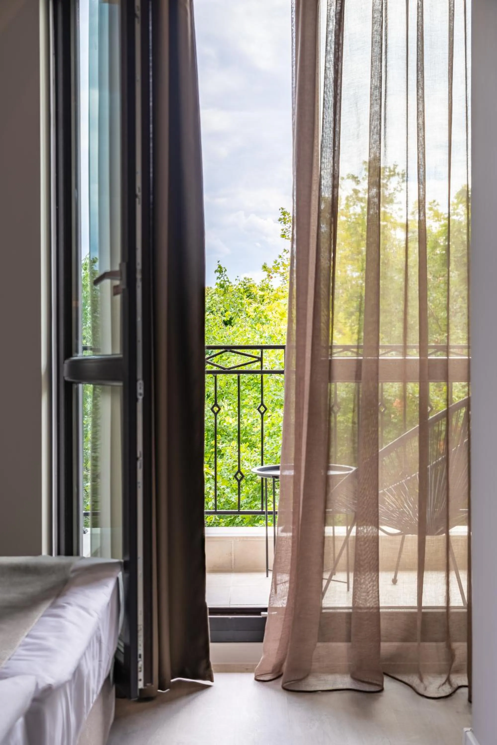 Balcony/Terrace, Bed in Primorski Hotel